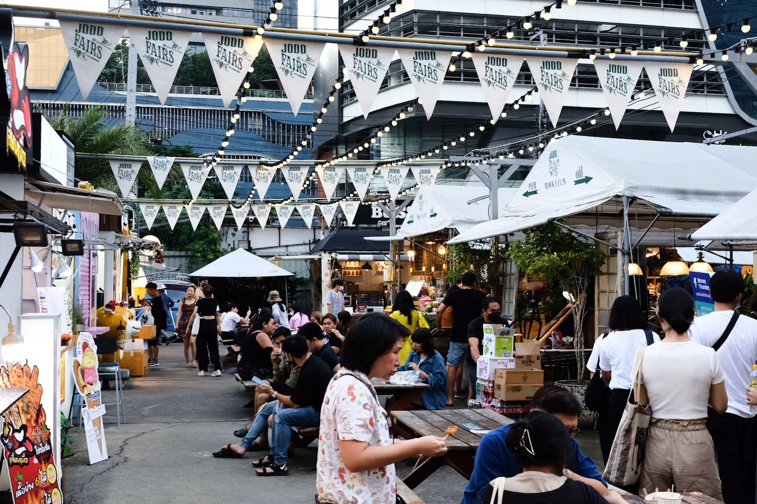 Exploring Jodd Fairs, What to Eat at Bangkok's Trendy Night Market