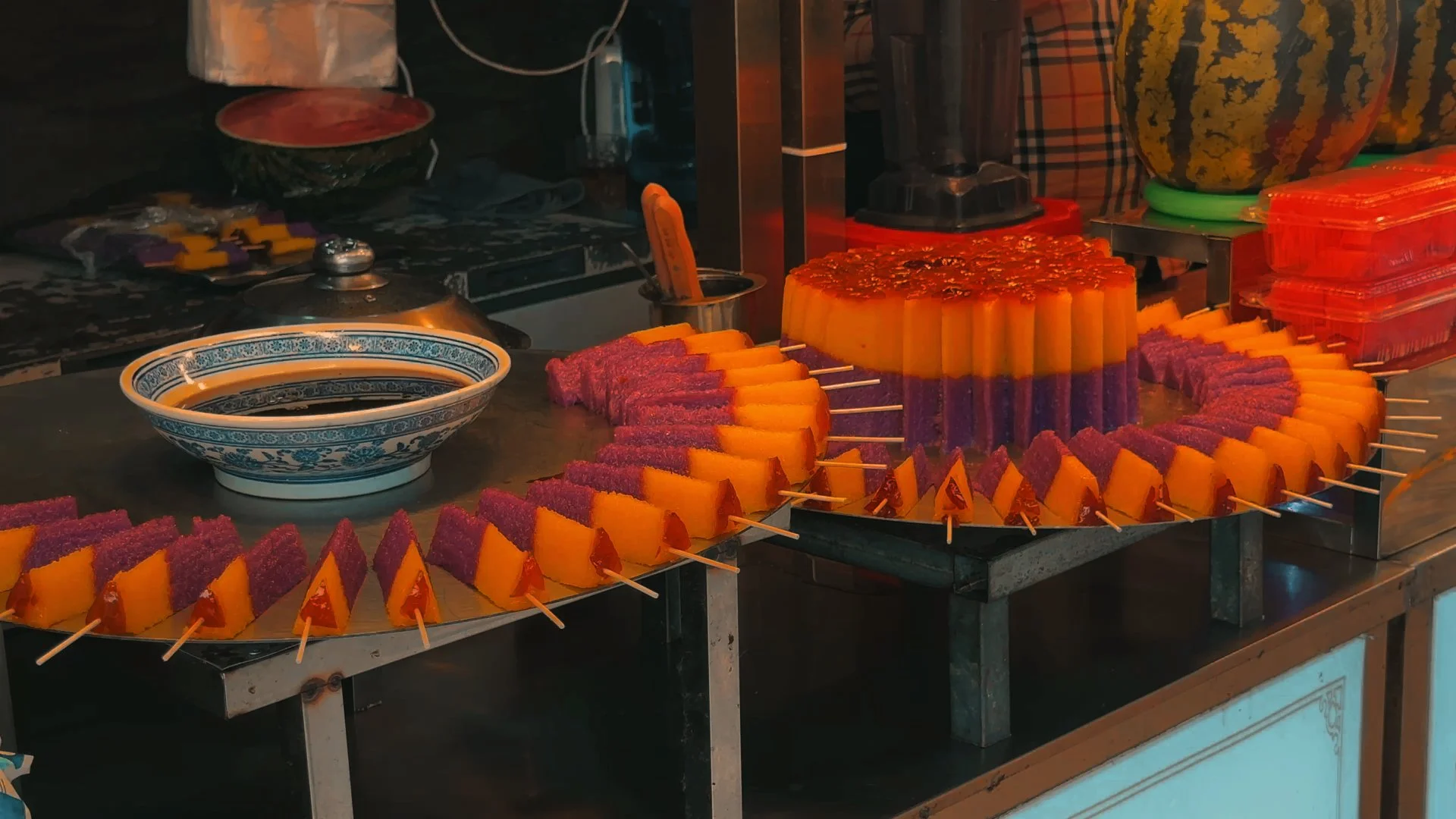 Xi’An Muslim Quarter Street food osmanthus rice cake