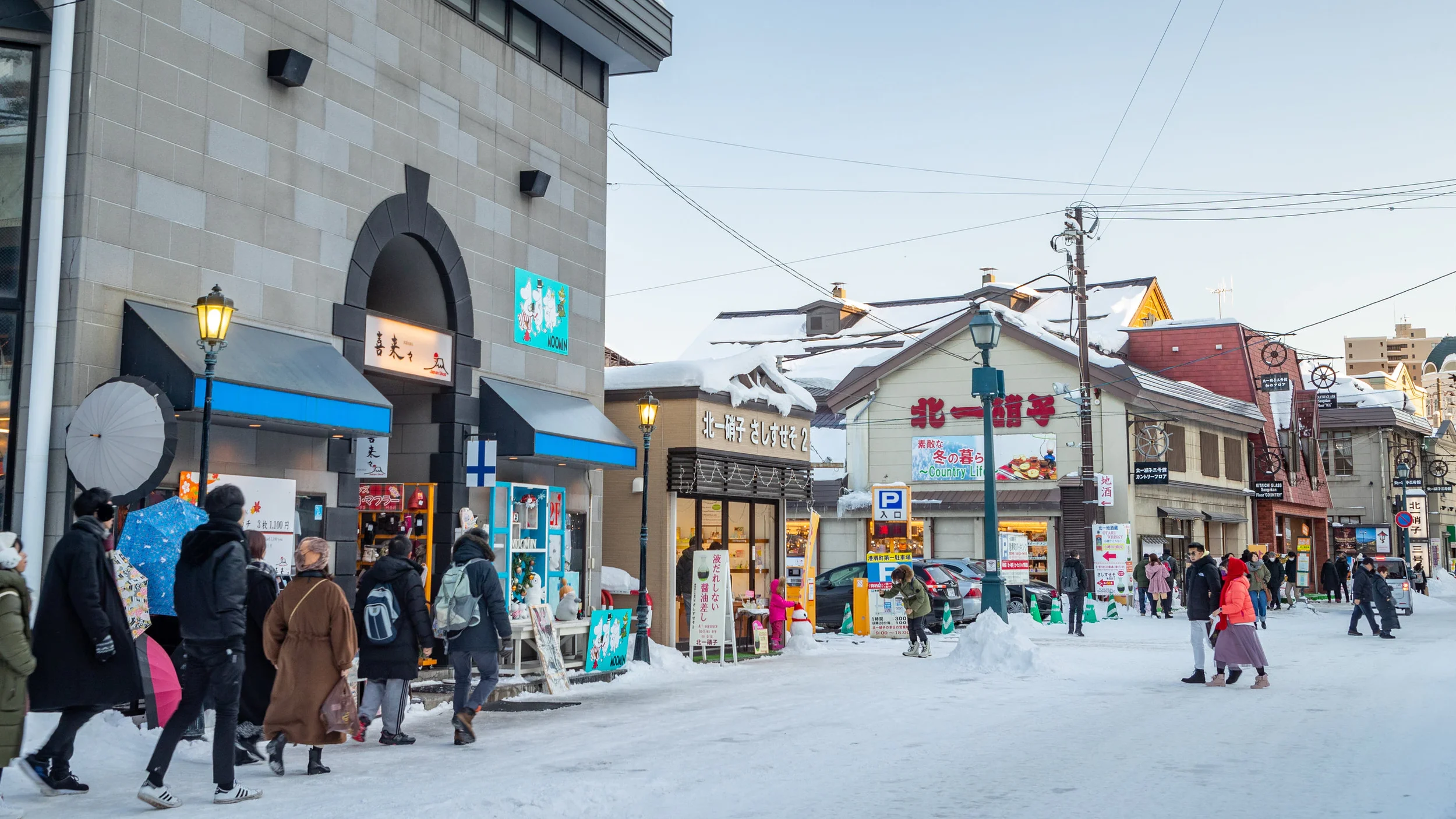 Otaru Sakaimachi Street shopping