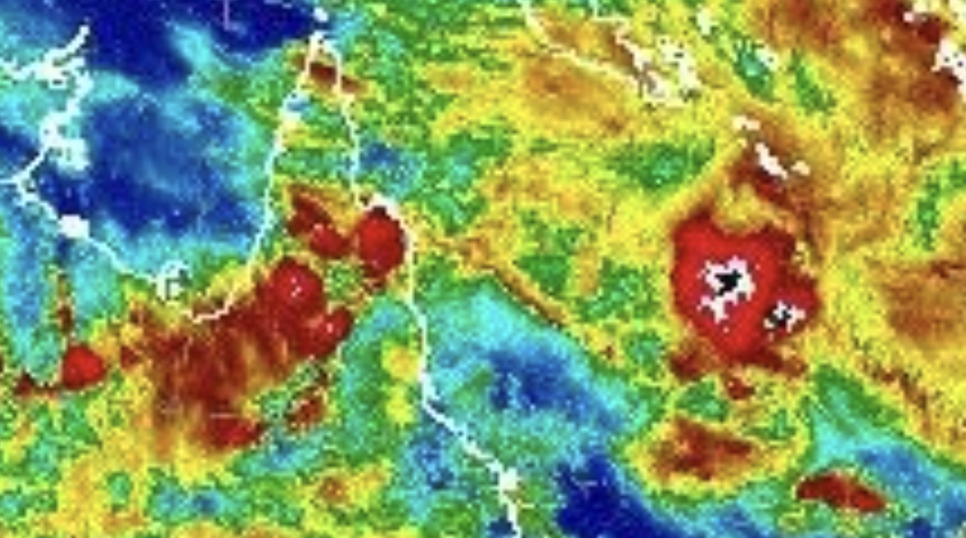 Warning of heavy rain in the wake of cyclone crossing Qld coast