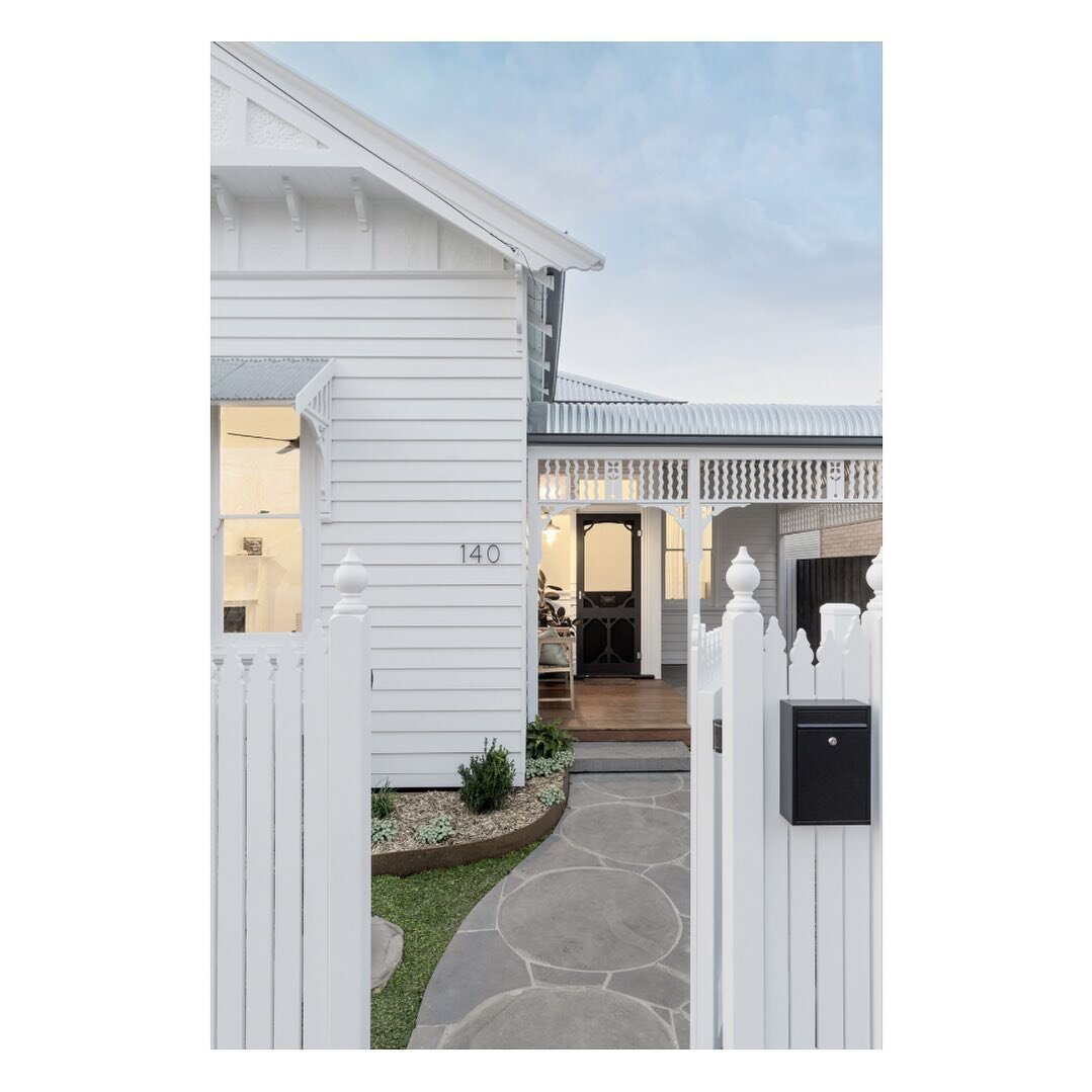 The sweetest entrance at Autumn Street. What a beautiful way to be welcomed home! For sale now with the newest kid on the block, @jelliscraiggeelong! @marcusfalconer_jelliscraig 

Photography: @bwrm.geelong