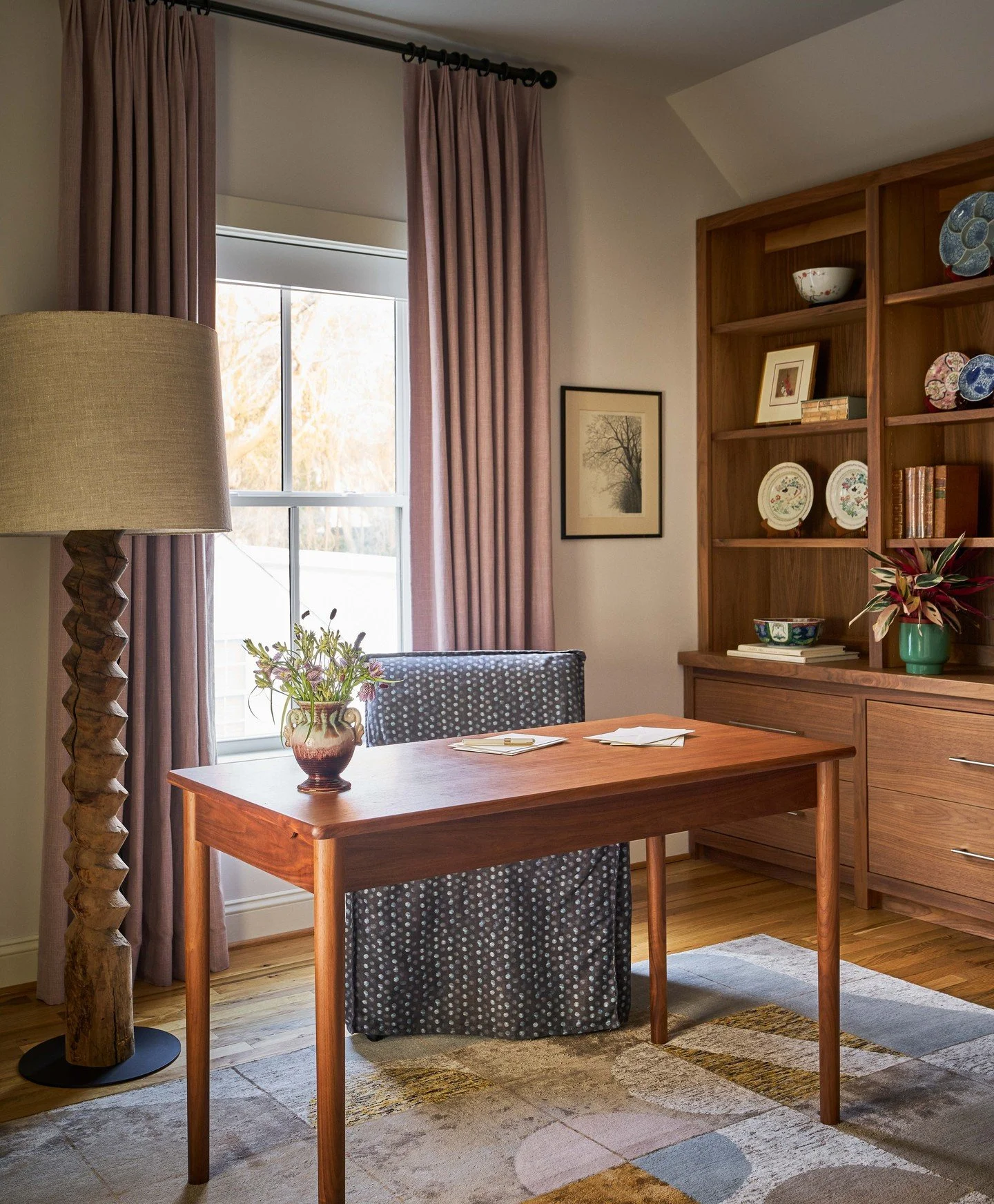 The dedicated home office ✨️✍️⁠
⁠
If you've been with us for a moment, you known that designing a home office is something we approach with nothing less than true gusto and delight. We see it as an impactful space for our clients because in the WFH e