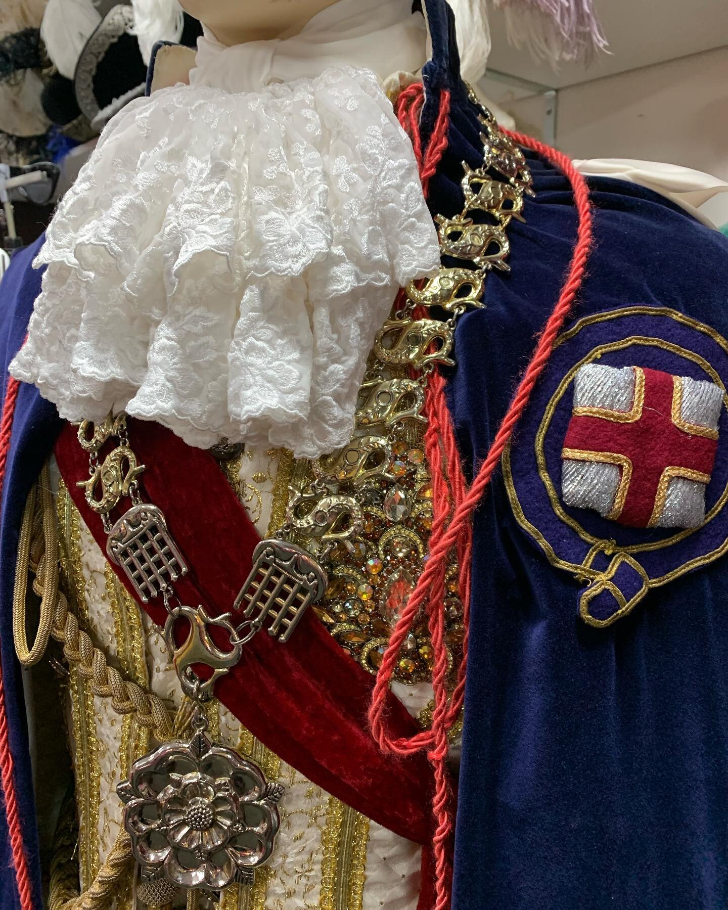 It&rsquo;s all in the details. Royal finery brought to life by our resident wizard of royal regalia @steenyschmeeny - love your work ❤️🇬🇧👑#regalia  #coronation #moreismore