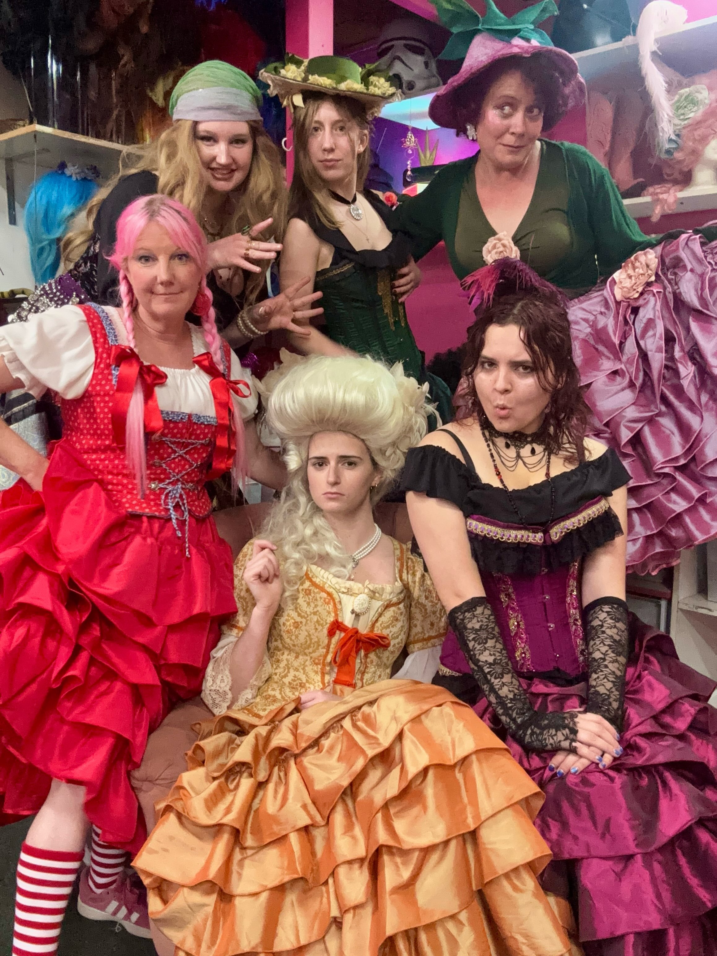 The Saturday before Halloween and we worked our ruffles off! The reserve racks are overflowing - lucky it&rsquo;s Halloween next week! 
💖&hearts;️🧛&zwj;♂️👻🧙&zwj;♀️💖👻🧙🤩🖤💖🧛&zwj;♂️🧛👻🧛&zwj;♀️