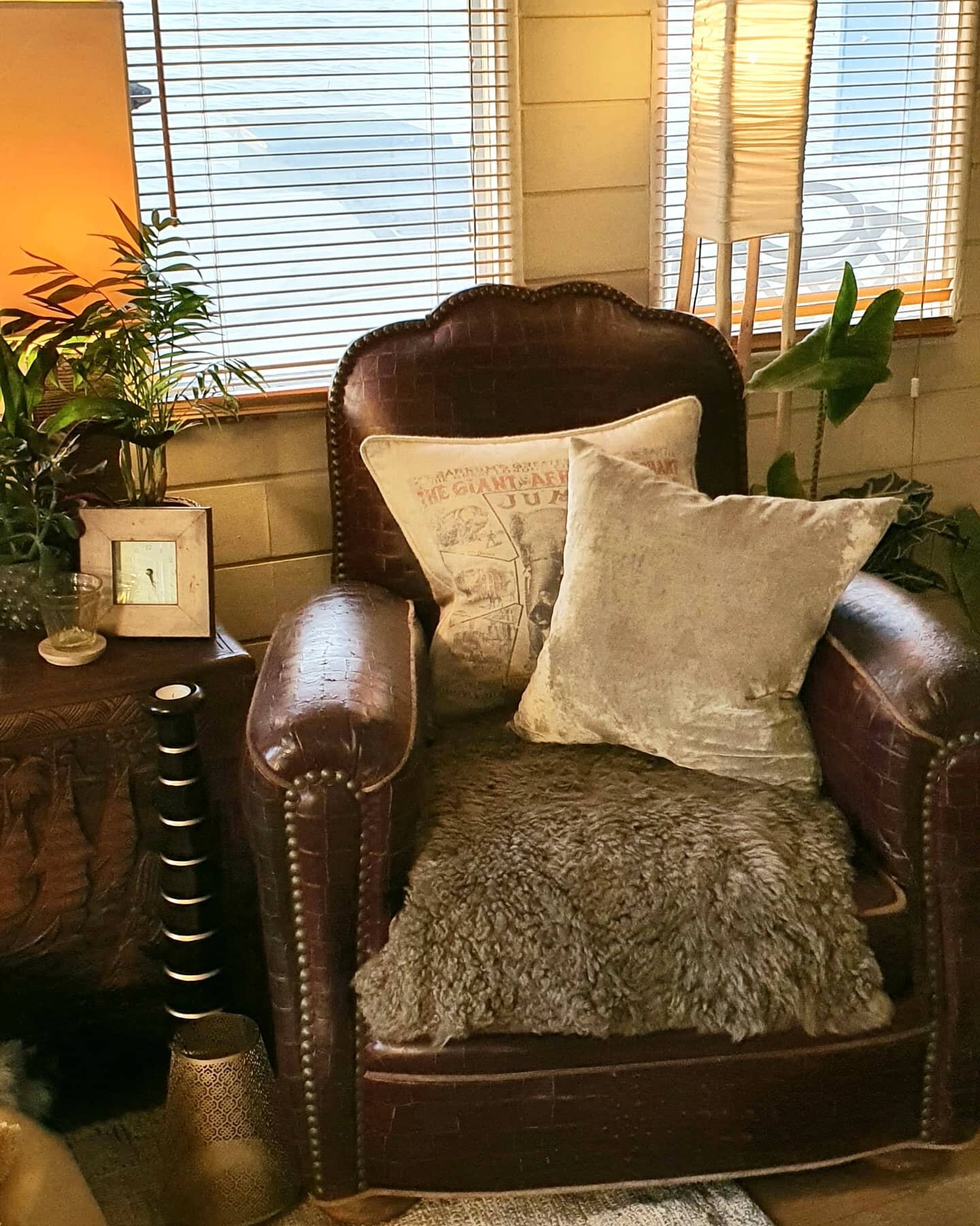 Chunky armchairs....

They always look so fabulous, I think. 

In our modern living, we don't often have space for big, bulky furniture.

However, if you want this style, choose with care, and you can have this look.  Measure your space.  Measure the