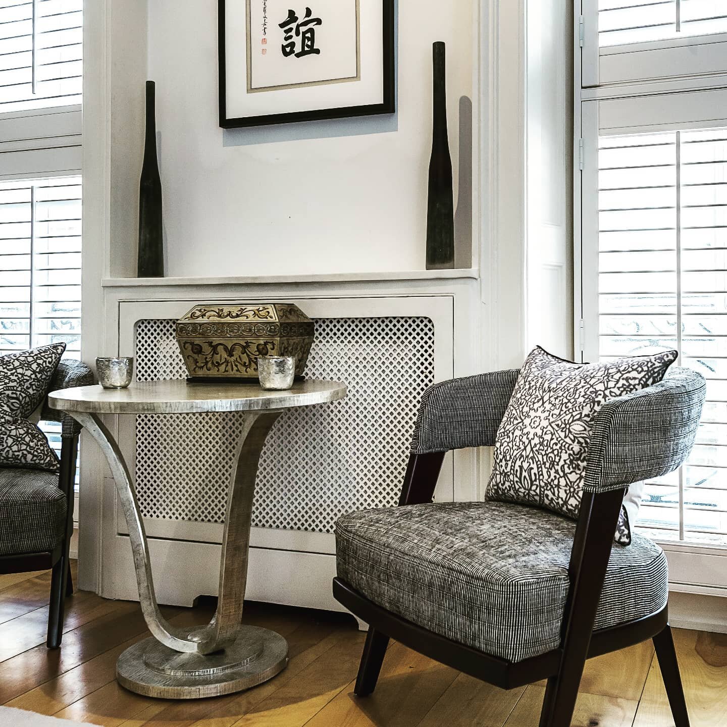 Another livingroom in a rental property in Motcombe Street, London .....mid range letting, but fab location. 

I am rarely given a huge budget for furnishing a rental property, but I think its always possible to work with small and tight budgets, but