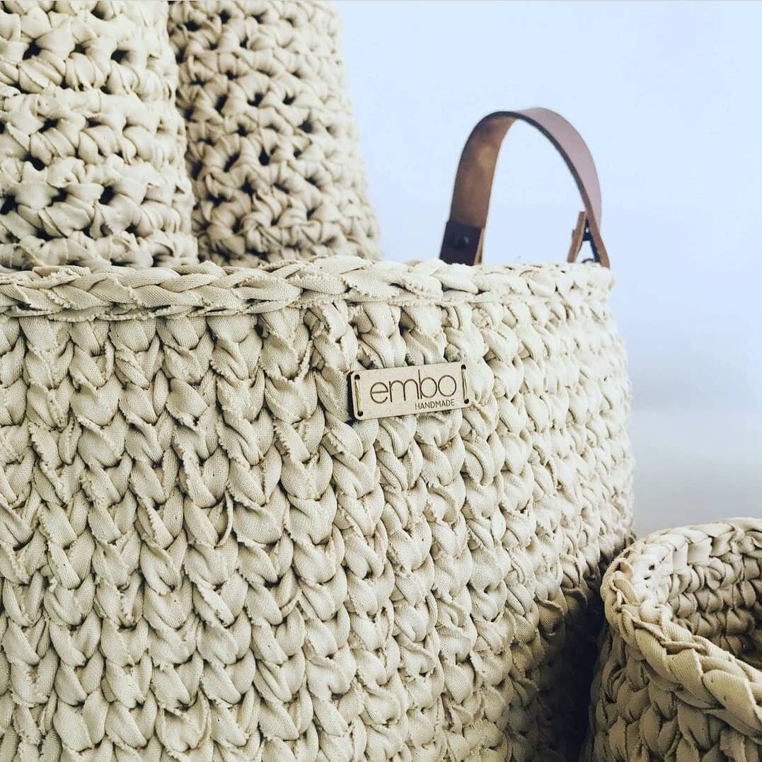 Crocheted baskets ....

Love them. 

By @embo.handmade 

#crochetlove #basketweave #crochet #crochetbag #handknotted #handmadecrafts #woven #handmade #handcrafted #wabisabi #weavingart #colonialrevivalist #colonialrevival #colonialstyle #interiorsblo