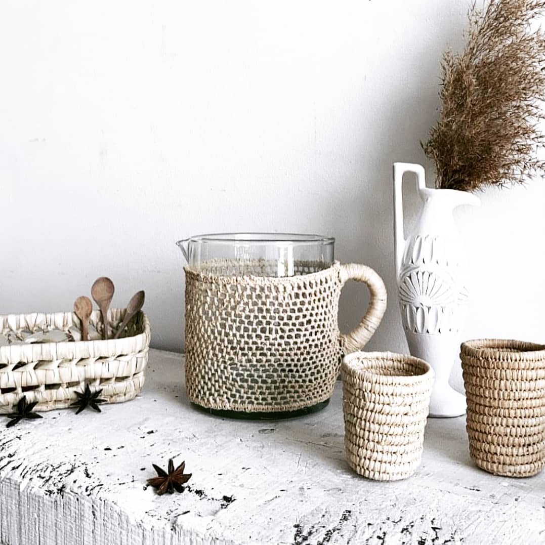 More baskets...well, more like woven containers and covers.

The woven organic fibres are definitely in and on trend.  Oh yes, and they're stylish too!

📷 @benjamin.laurie 

#woven #wovengrass #woventextiles #colonialrevivalist #colonialrevival #fus