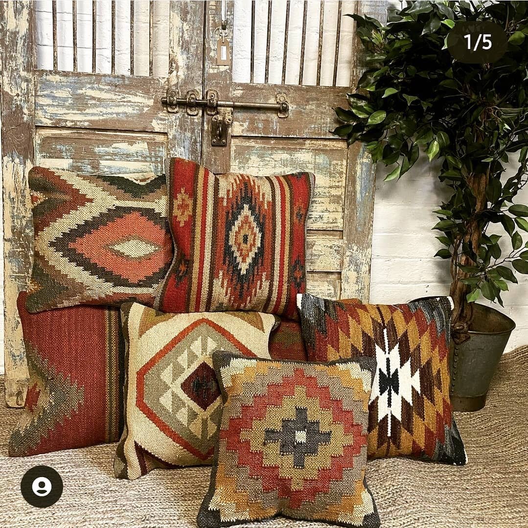 Kilim flat weave cushions ....if you don't want a kilim rug, why don't you think about a cushion or two. 

I love adding texture, colour and a little ethnic boho to my room decor.... and wonderful in the garden too.

📷  @artique_tetbury 

#kelim #ki