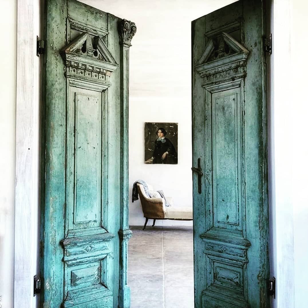 More doors this week.  I love doors!

They can be mundane and practical, but when they are spectacular, they make us want to open them, look at them, go through them. 

They can open up new worlds is we choose to let them. 

📷 Thank you to @canalsid