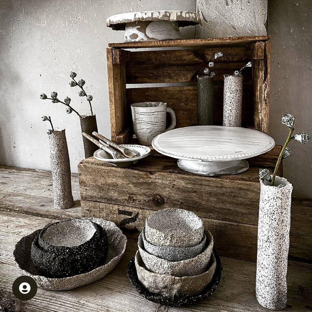 @sweetpottery.de creating very organic, earthy pottery.

#potterylove #potterystudio #rusticpottery #earthenwareclay #rusticwhite #rusticclay #claypots #ceramics #platesofinstagram #claybowlstudio #colonialrevival #mutedcolours #colonialrevivalist #n