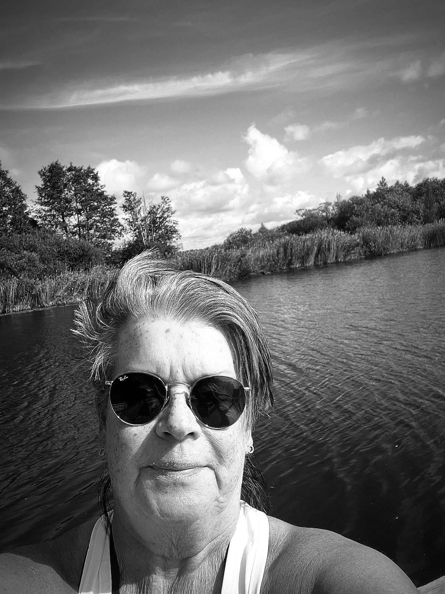 L&aring;ngpromenad med stopp f&ouml;r yoga p&aring; bryggan i solen ☀️🙏🏻🧘🏻💚

#natureheals
#bryggyoga
#yogainstrukt&ouml;r 
#coach
#coachonline
#coachlundin