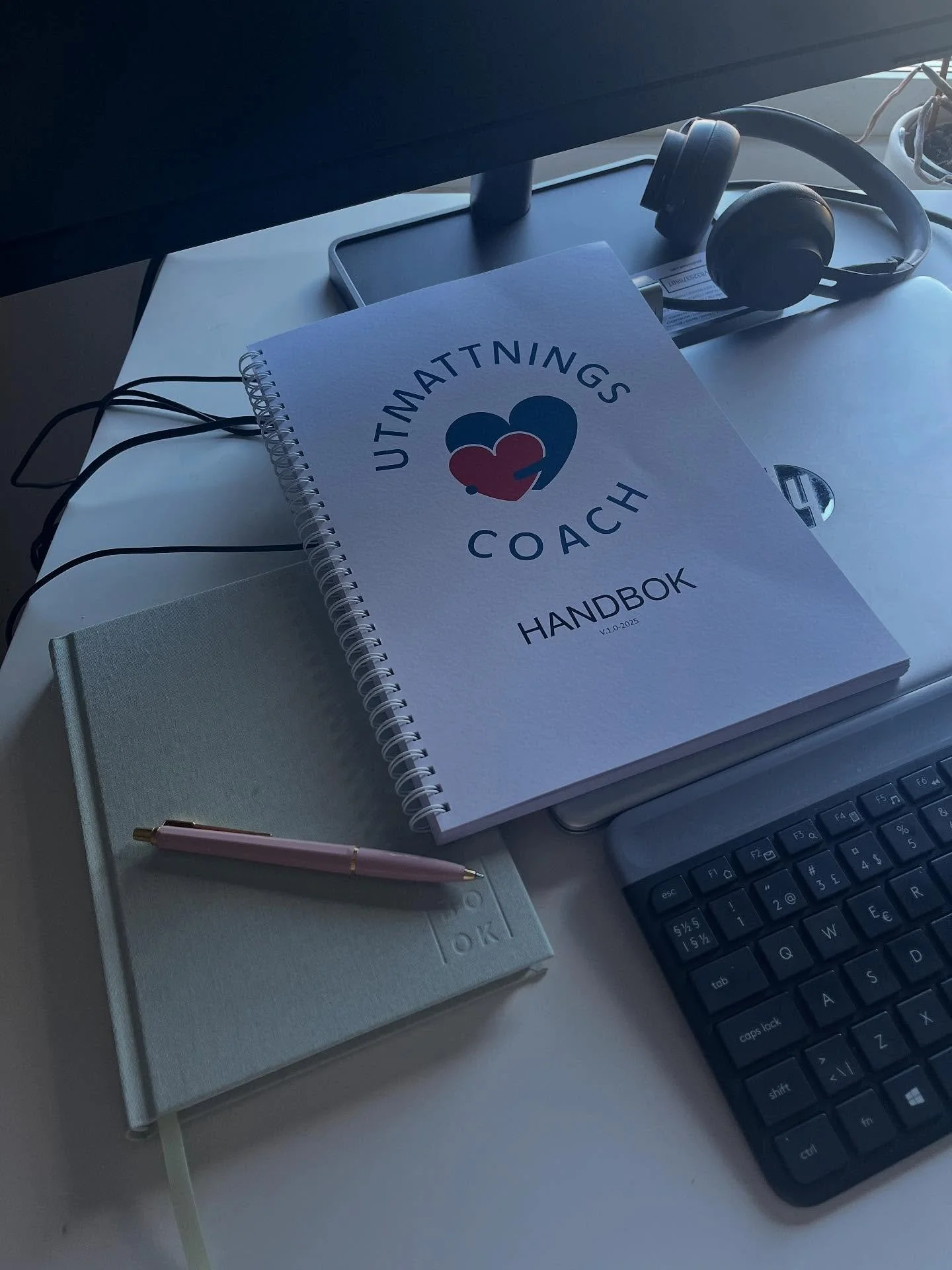 I helgen var det start p&aring; min utbildning till diplomerad Utmattningscoach hos @elisabeth.engqvist Utmattningshj&auml;lpen.
Som jag l&auml;ngtat! Fullmatat program med teori men som sj&auml;lvklart &auml;ven innefattade olika &ouml;vningar och t