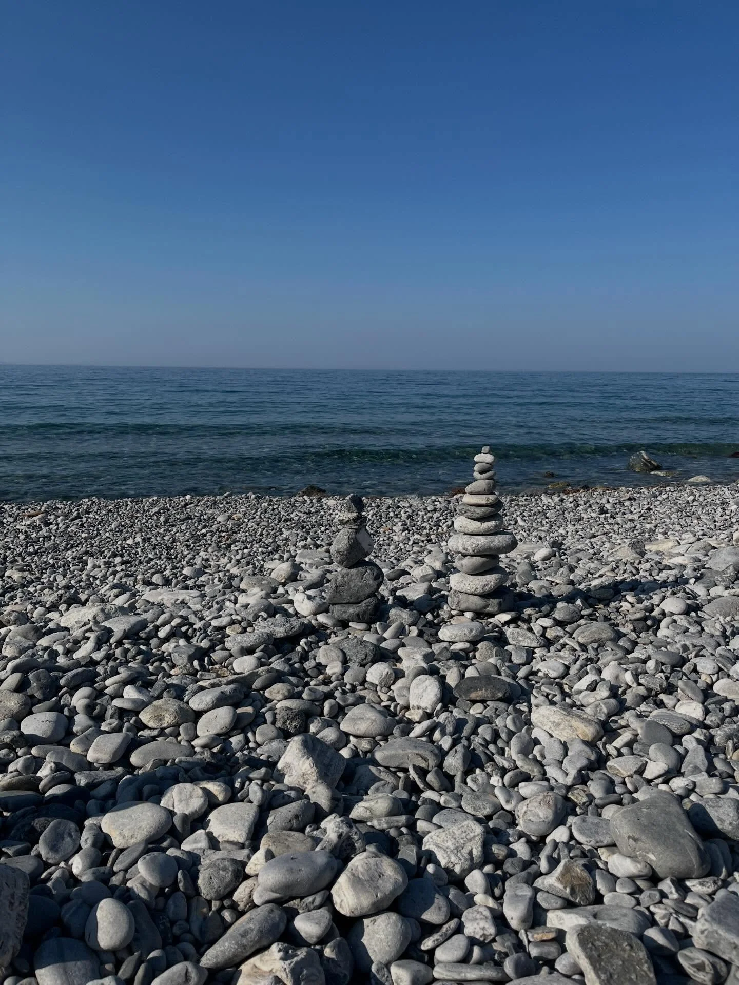 Visste du att det finns olika tr&ouml;tthet? 
Den fysiska, mentala och den emotionella. Vi f&ouml;rv&auml;xlar ofta vilken vila sorts vila och &aring;terh&auml;mtning vi beh&ouml;ver. N&auml;r vi &auml;r d&ouml;dstr&ouml;tta efter en dag p&aring; kon