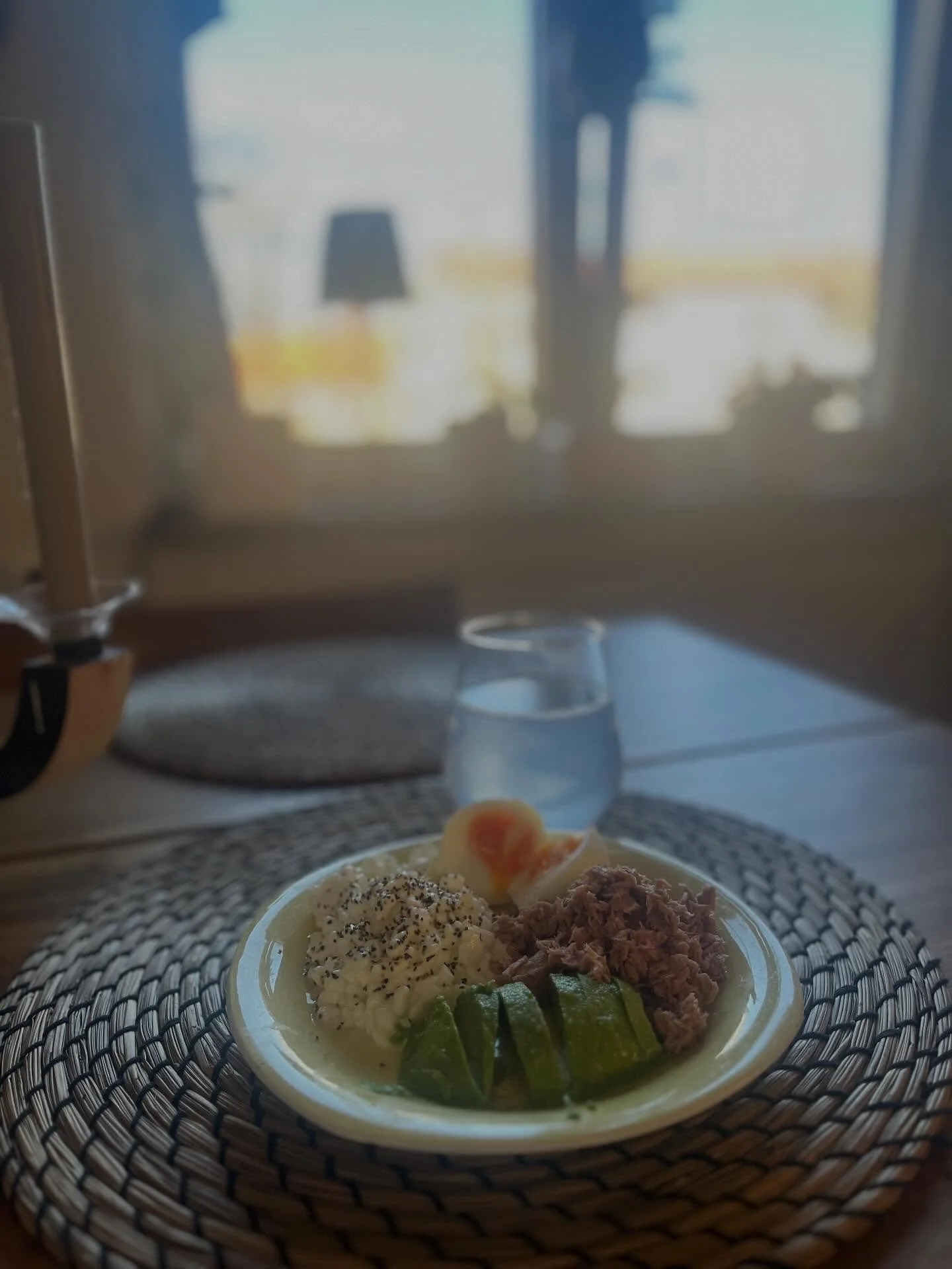 Idag njuter jag av min h&auml;lsosamma lunch i lugn och ro 🙏 Mestadels under total tystnad.
Det har inte alltid varit s&aring;. 
Genom &aring;ren har jag suttit i mer eller mindre kaosartade lunchrum - med lunch som lite hastigt fixades till som m&a