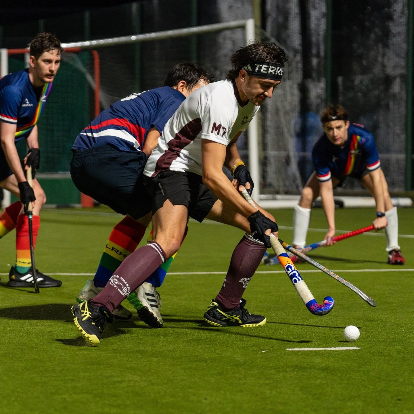 It finished even stevens last week when @wappingmen7s faced the @londonroyalshc M2 on a cold rainy night at John Orwell. The M7s drew first blood after Tim Wright&rsquo;s attempt on goal. 

The match ended in a 1 all draw. Leaving the team 4th in the