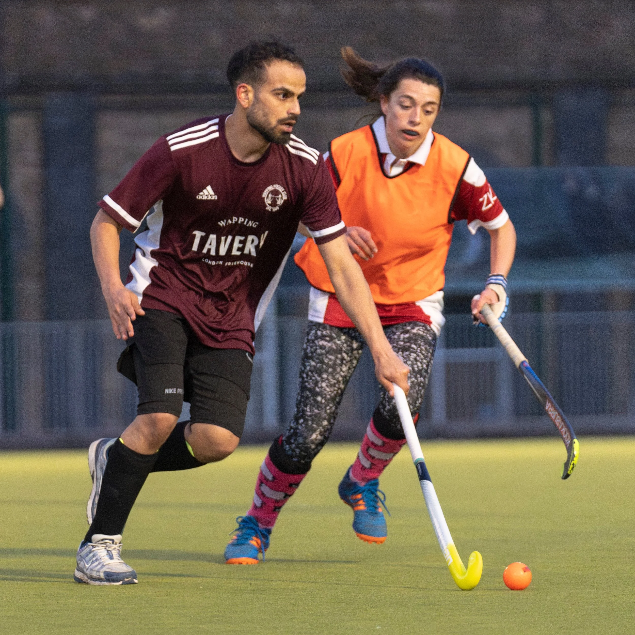 A point was shared on Wednesday night as @wappinghc Husseys drew with Baker McKenzie 1-1. 

📸 @emiel_occidental 

#fieldhockey #hockey #citywharfhockey #londonhockey #londonhockeyleague