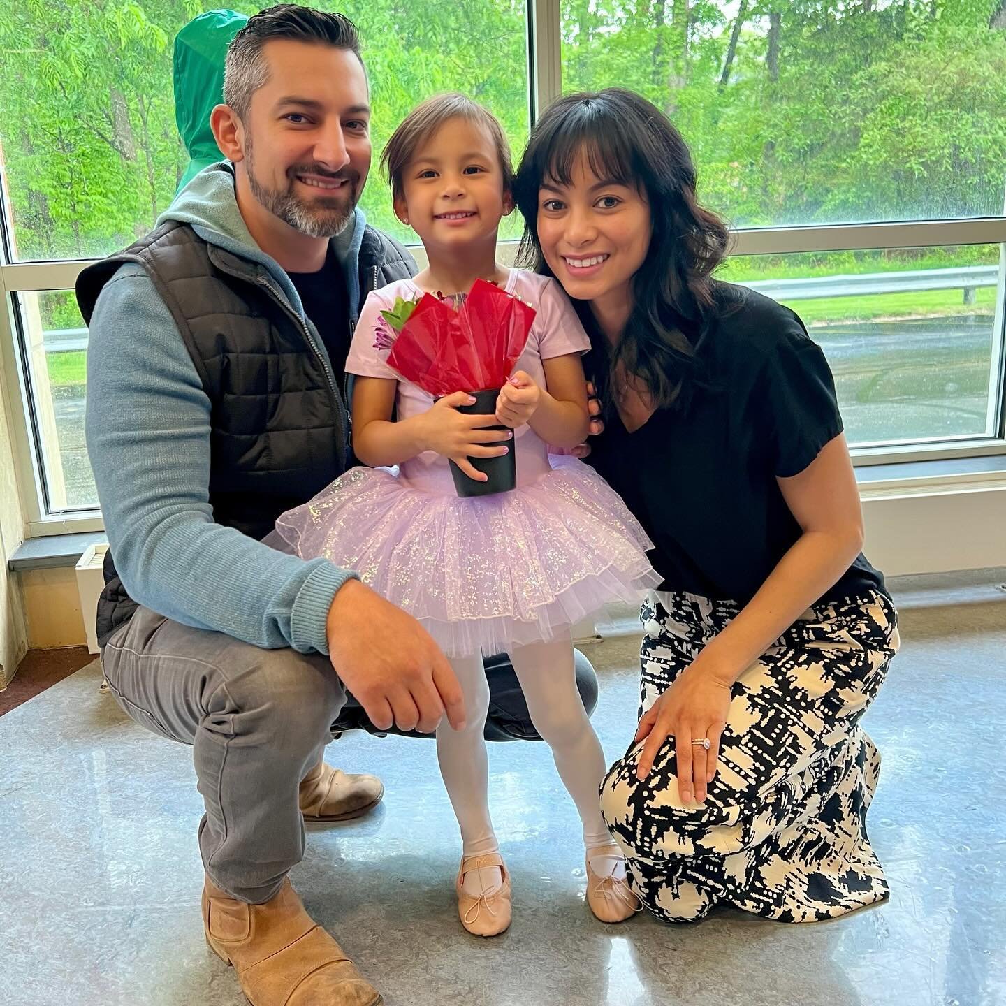 Making people smile in the office is Dr. Santos&rsquo; specialty&hellip; then she goes home and her days are topped off with seeing her kiddos smile. The best jobs in the world, and she is rockin&rsquo; both. 🥰 👧🏻👦🏻👦🏻 #momlife #dentistlife 

H