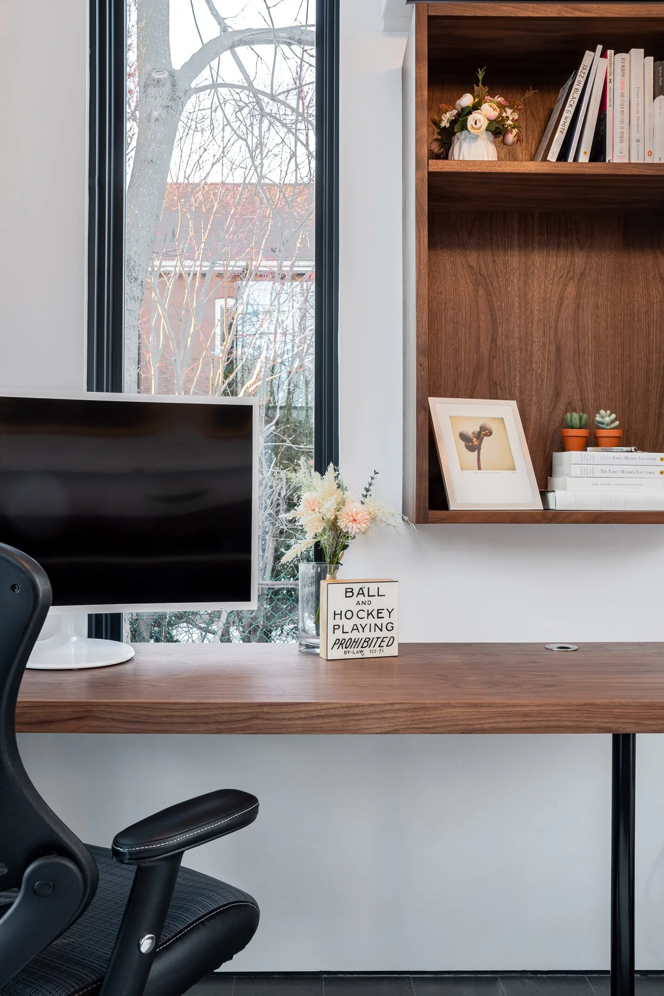 Parkdale Studio | 2024 | Toronto - Custom Desk and Library
