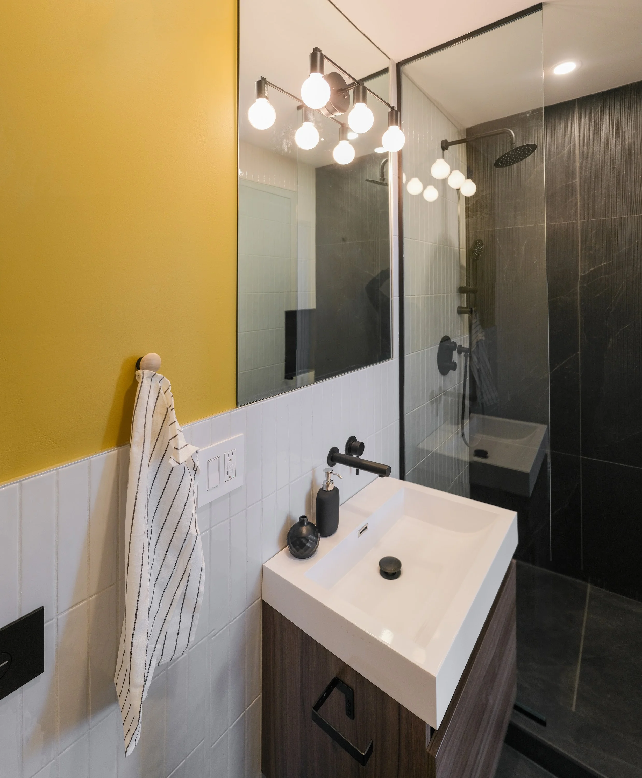 Modern-Ensuite-Bathroom-Renovation-Junction.jpg