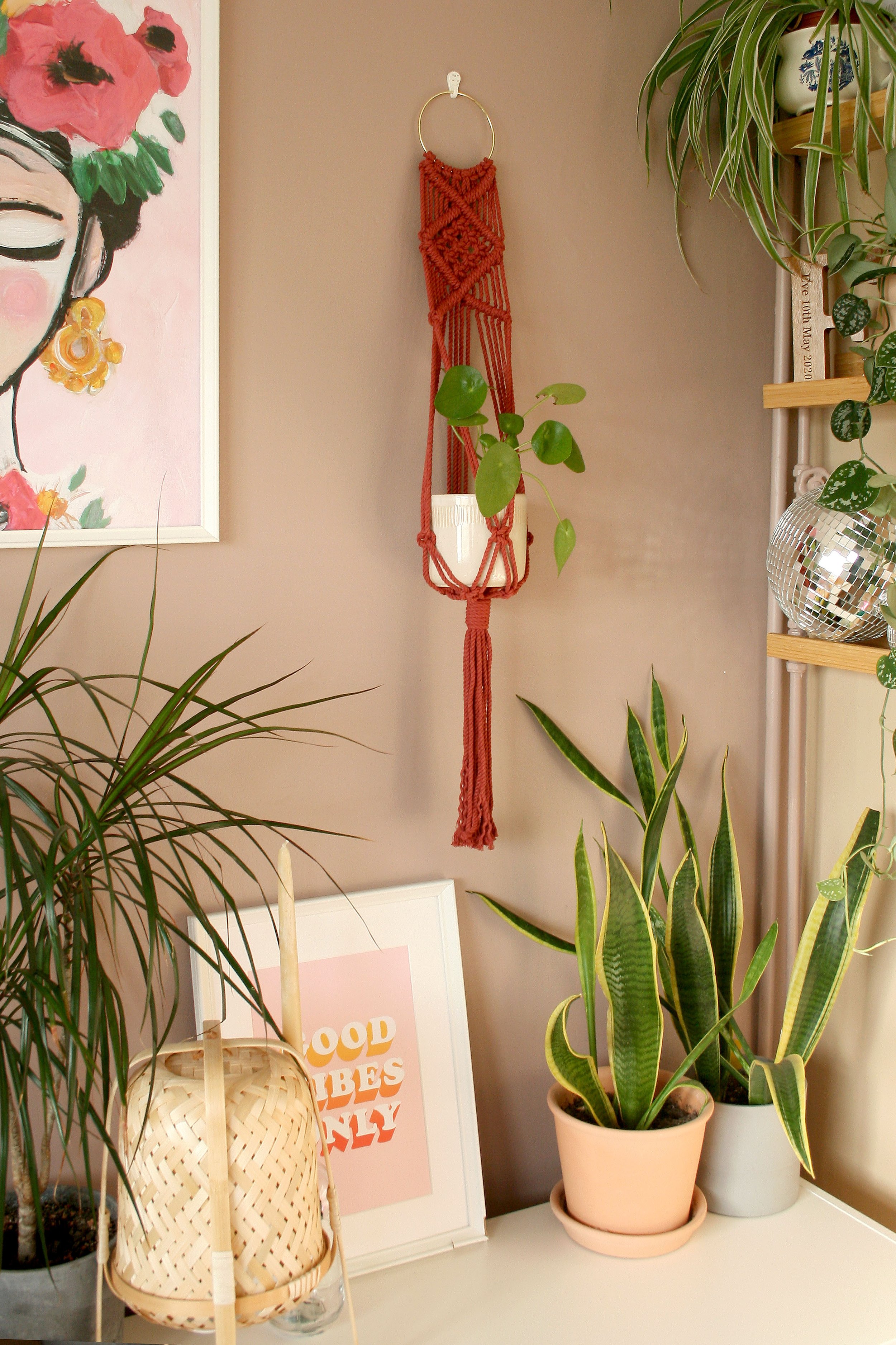 Plant-basket-slate-red-1.jpg