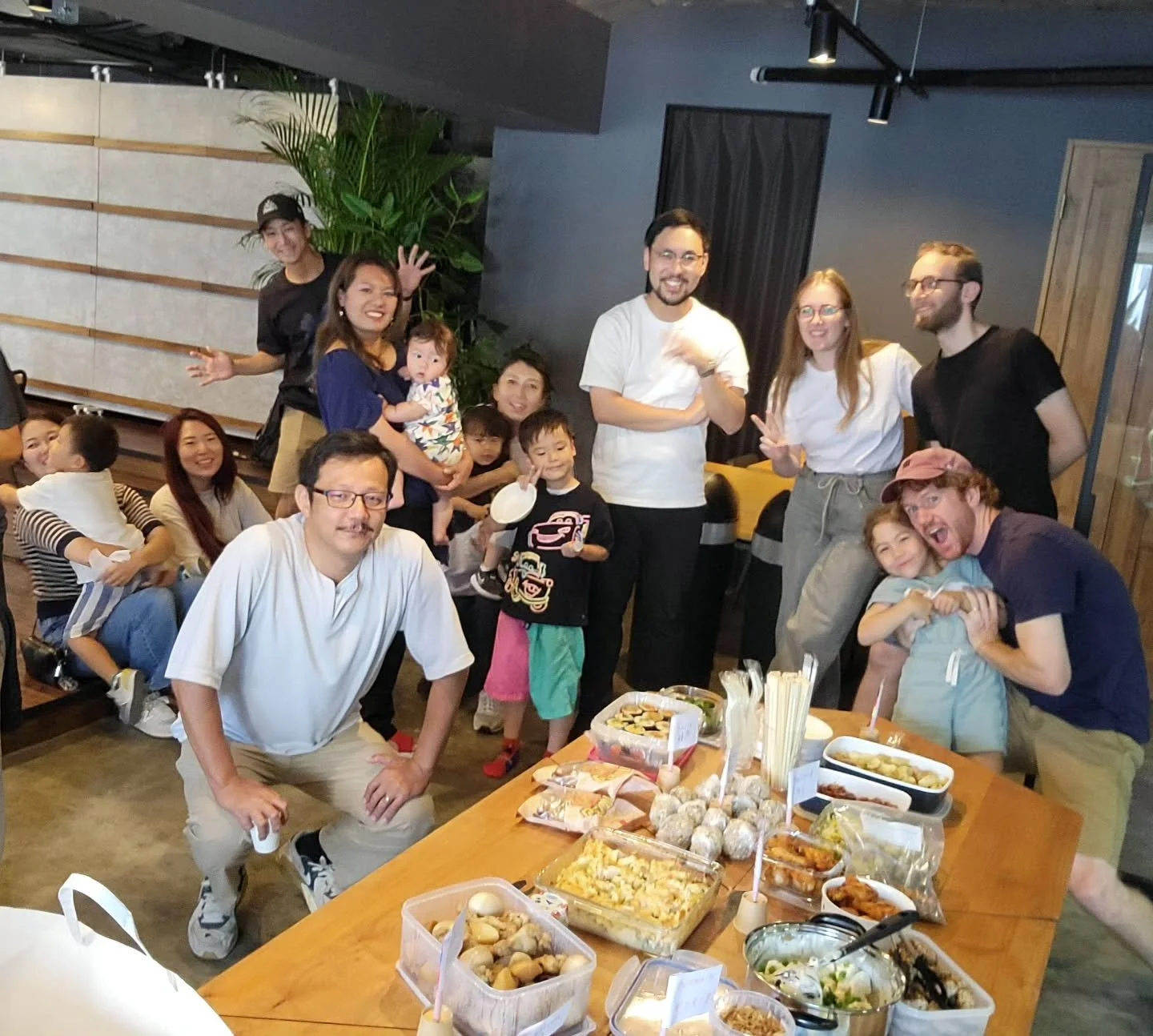 こないだの日曜日はインターナショナルフードパーティーでした🎉
色んな国のご飯をみんなが持ち寄ってくれました✨
どれもめっちゃ美味しかった～！！😍
神様の家族と聖書の勉強して美味しいご飯を一緒に食べて最高の１日になりました😆👍

#internationalchurchinjapan 
#internationalcommunity 
#internationalchurchinosaka 
#churchinosaka 
#kidschurch 
#familycommunity