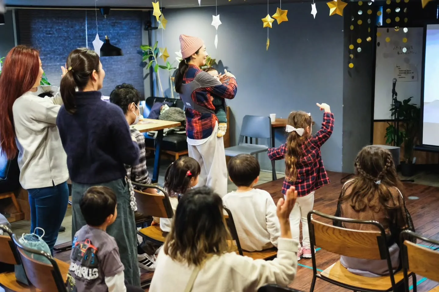 もちろんキッズチャーチもクリスマスパーティー盛り上がりました🎶🎄
ダンスにゲームにクラフト😆盛り沢山でした！

#internationalcommunity 
#church 
#internationalchurchinjapan 
#internationalchurchinosaka 
#kidschurch 
#familycommunity 
#christmasparty