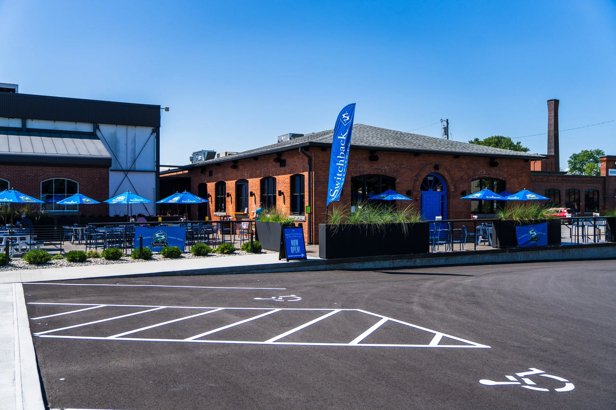 Outdoor patio at Beer Garden & Smokehouse at Switchback Brewing Co.