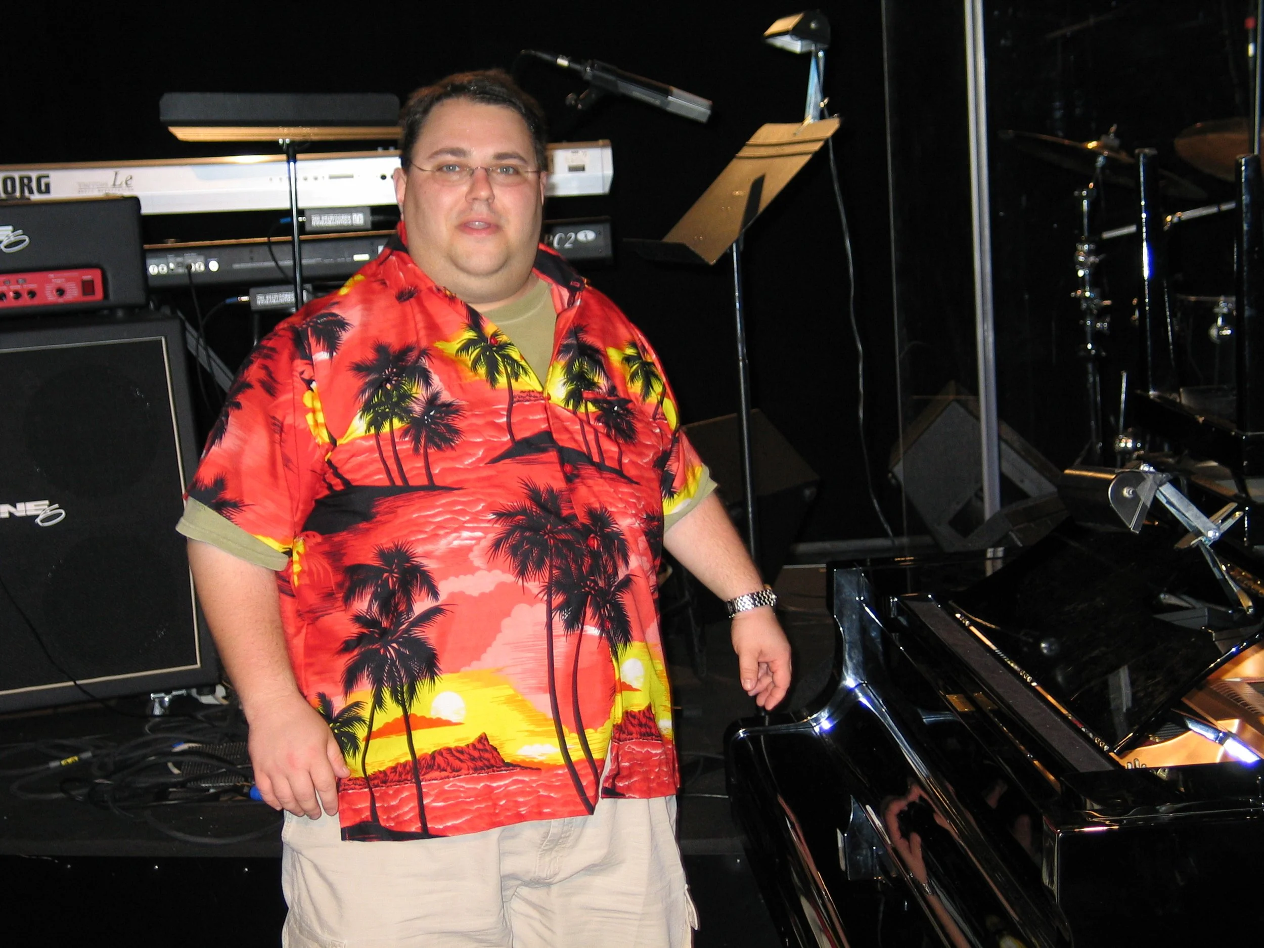 CMS 2003 Zuiderdam Piano (lifting) Man.JPG