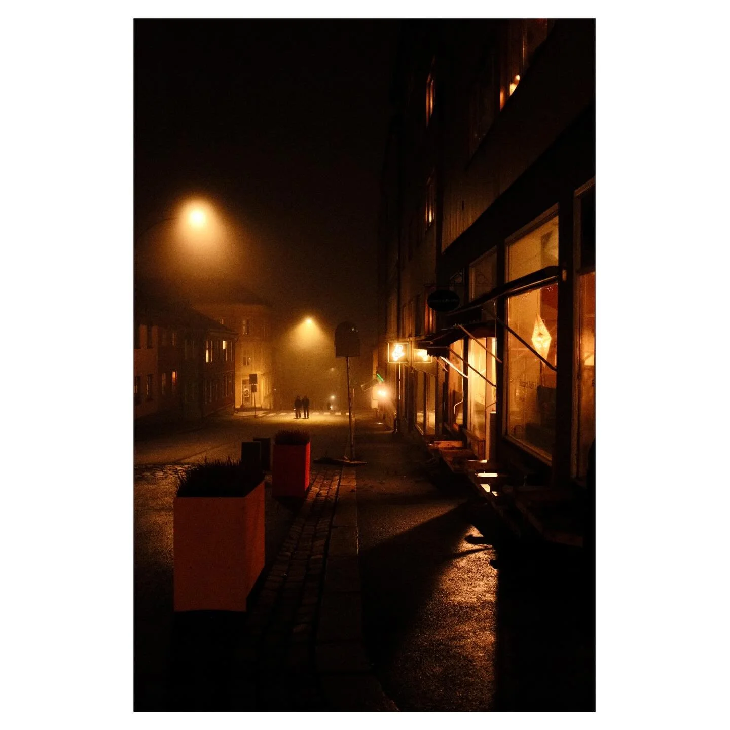 📍Kampen, Oslo
&mdash;
Trying to make the most of the fog
&mdash;
#nightphotography #moodygrams #cinematicstreet #streetphotography #oslovibes