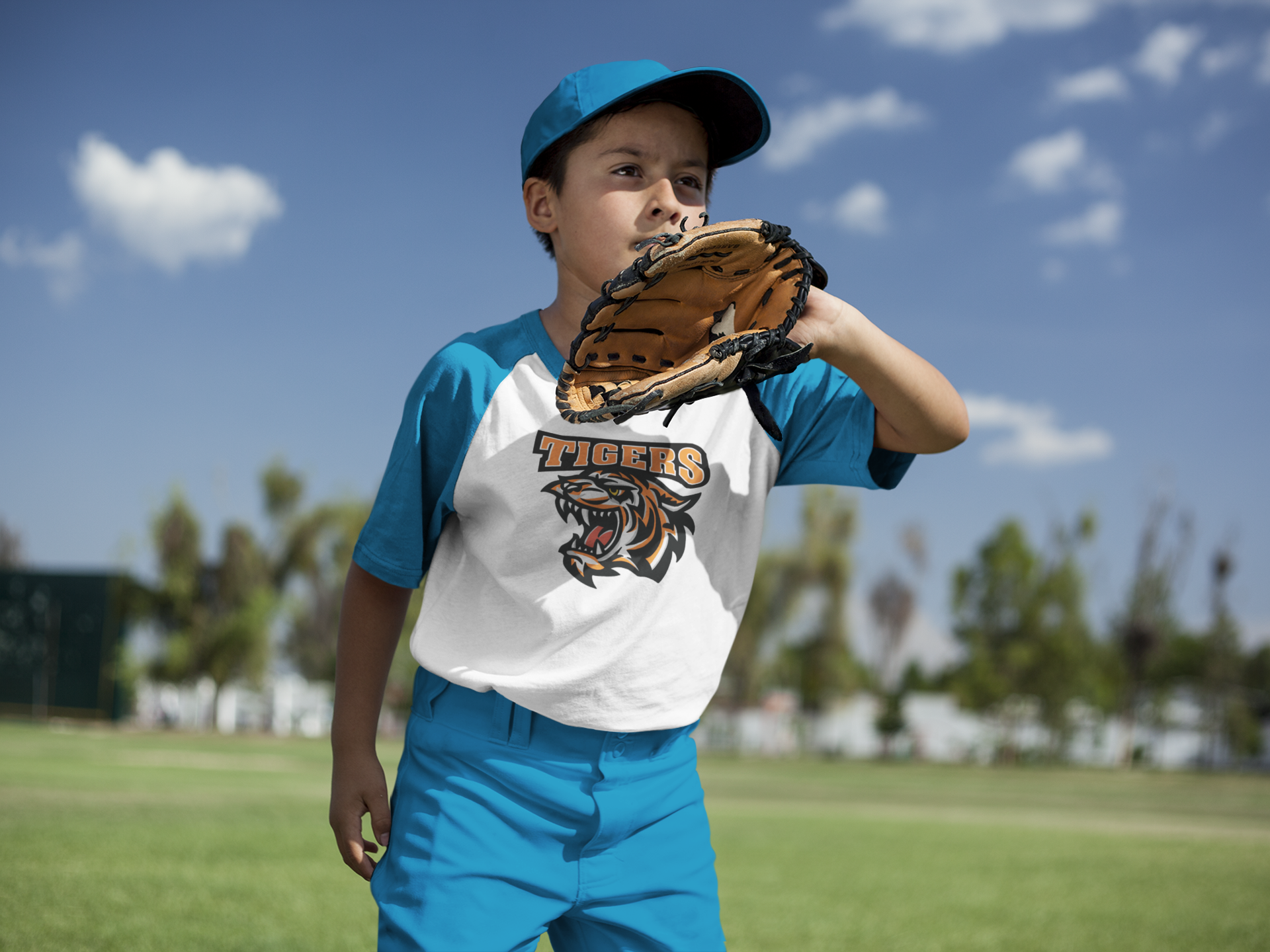 baseball-uniform-designer-boy-wearing-a-raglan-tee-mockup-about-to-catch-the-ball-a16378.png