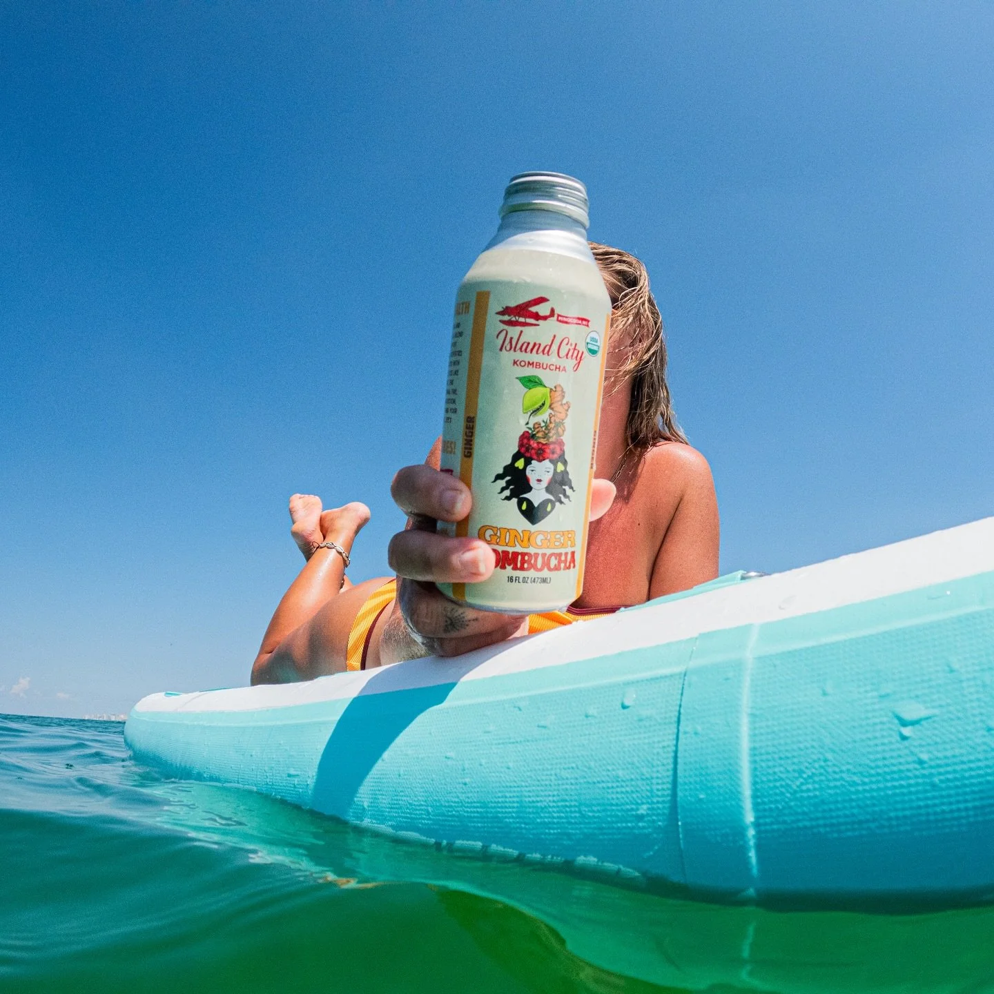 Post-paddle sips with over a billion live probiotics? Don&rsquo;t mind if she do! 🫚🌊🍋 @lauralynnoxendine