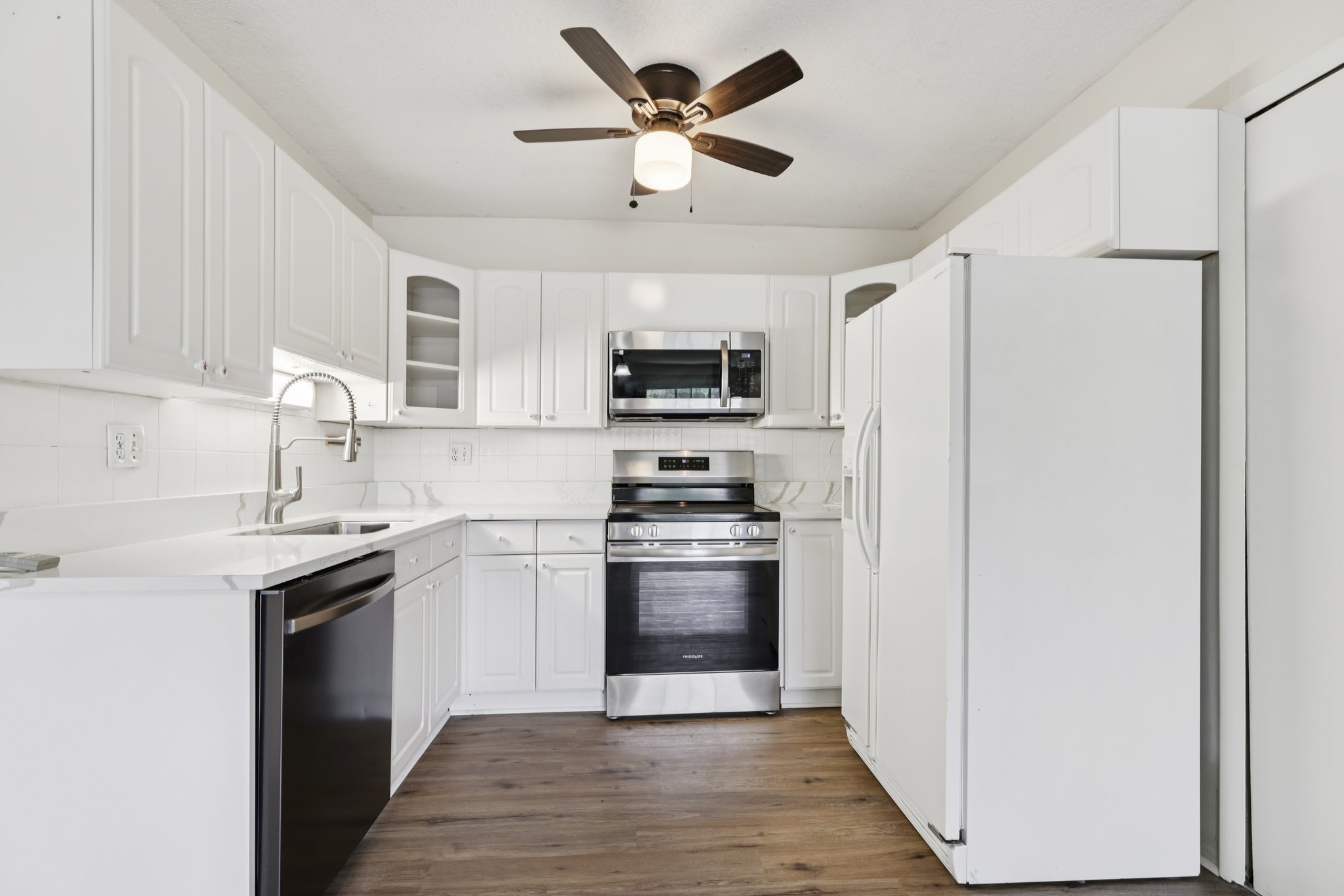 9-web-or-mls-6980 E Girard Ave-S1607-009.jpg