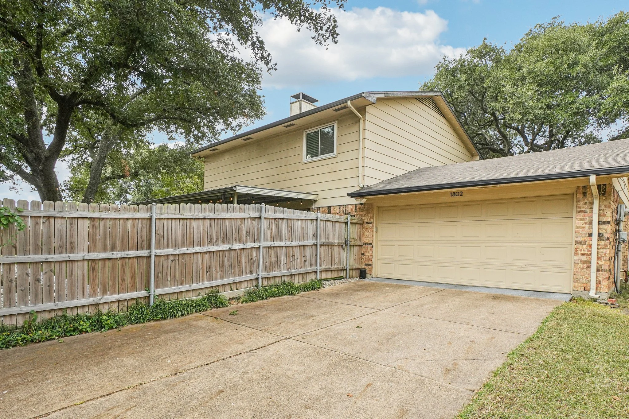 57-web-or-mls-Roxton Ct-S2410-057.jpg