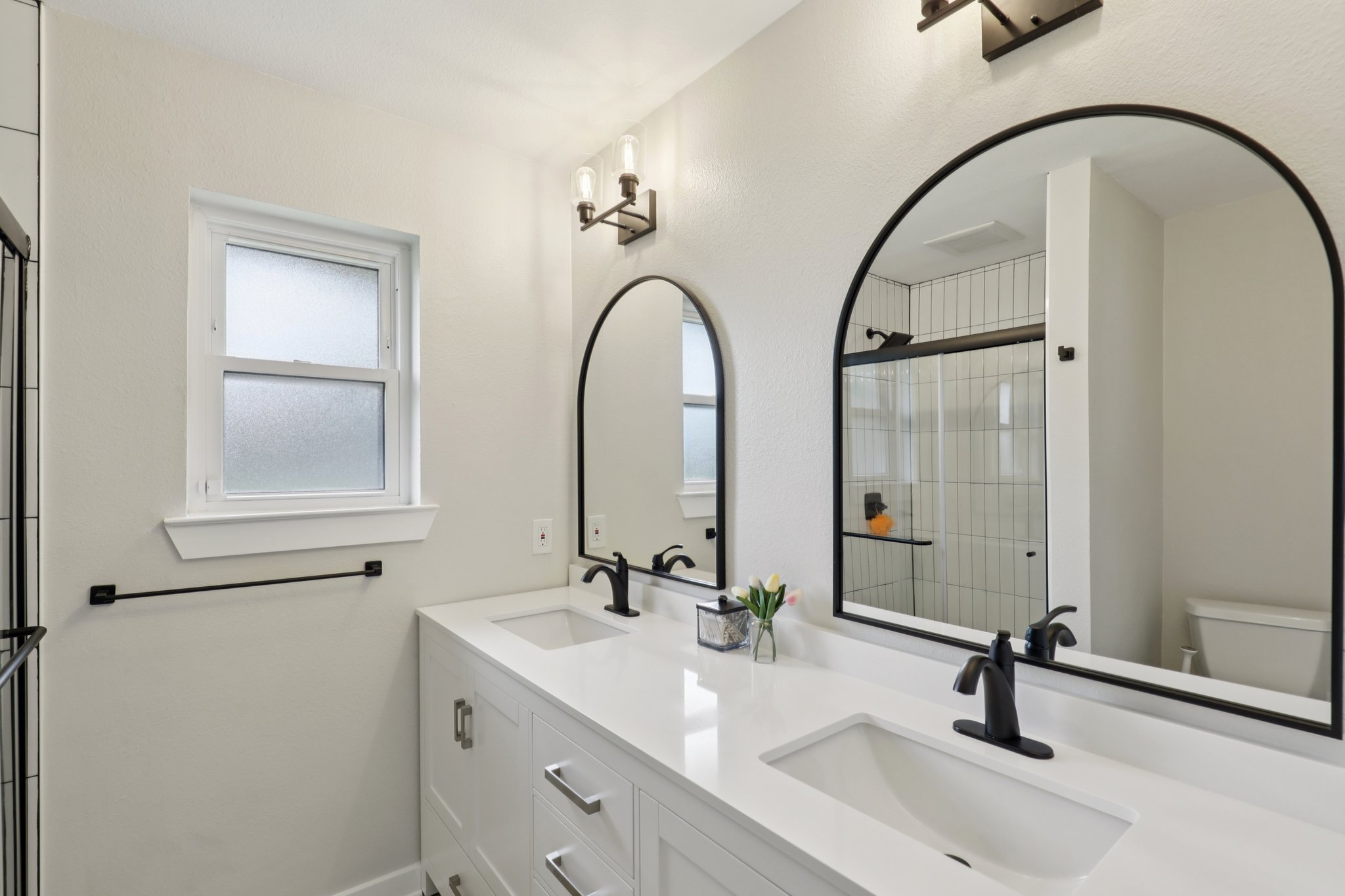 28-web-or-mls-Westlake Dr-1206-026.jpg