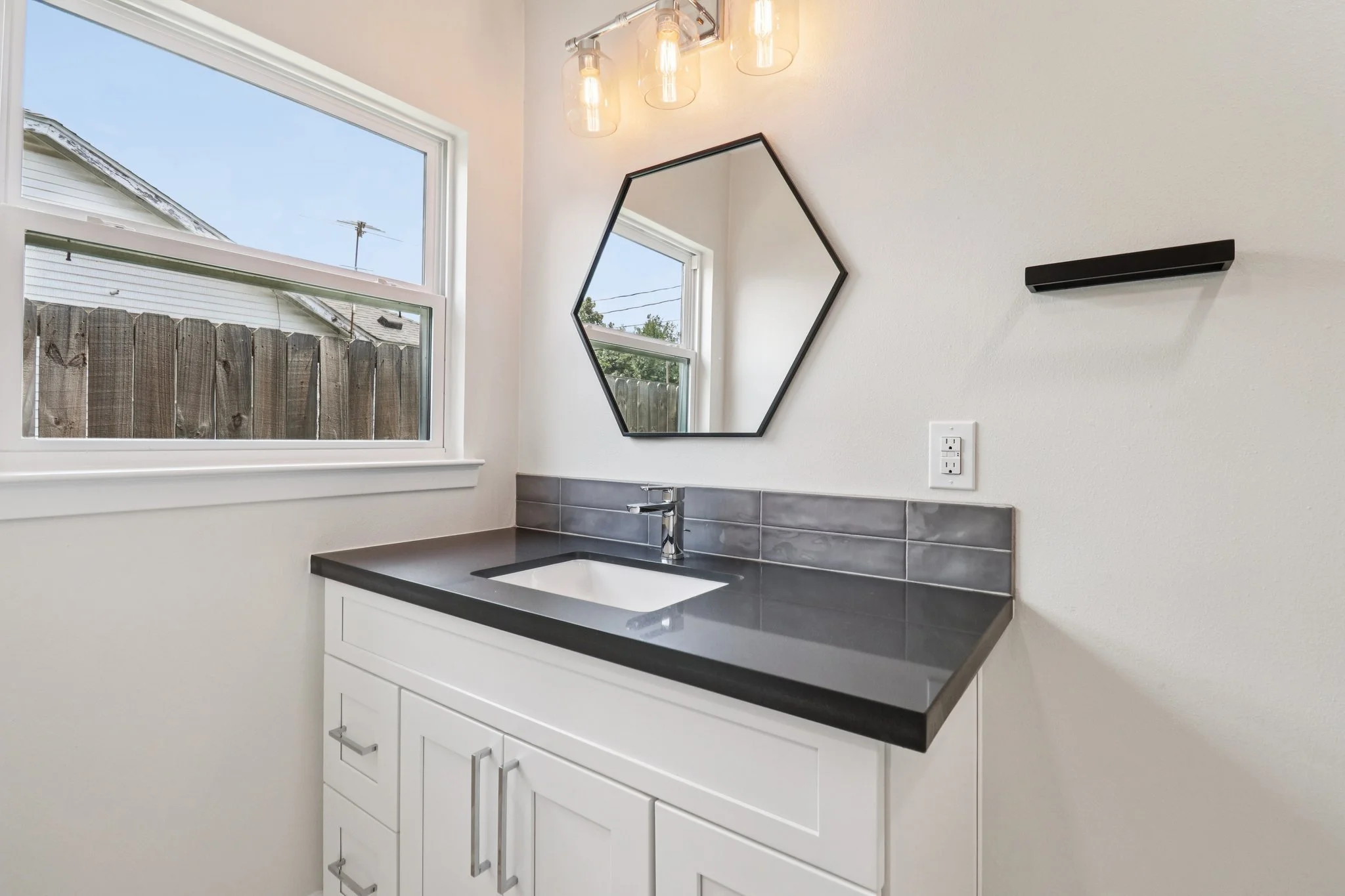 23-web-or-mls-Avenue Of Oaks St-S0409-023.jpg