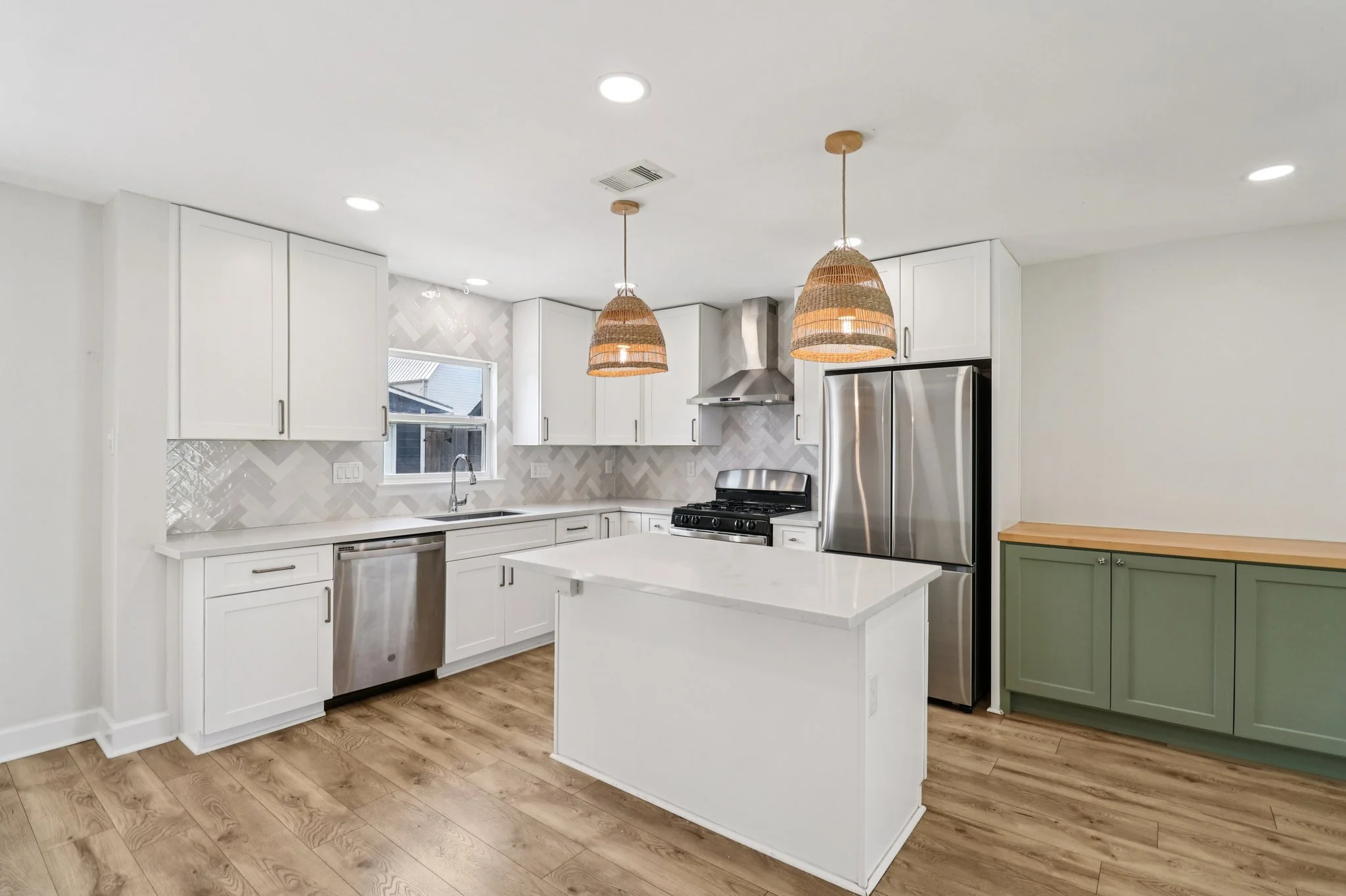 11-web-or-mls-Avenue Of Oaks St-S0409-011.jpg