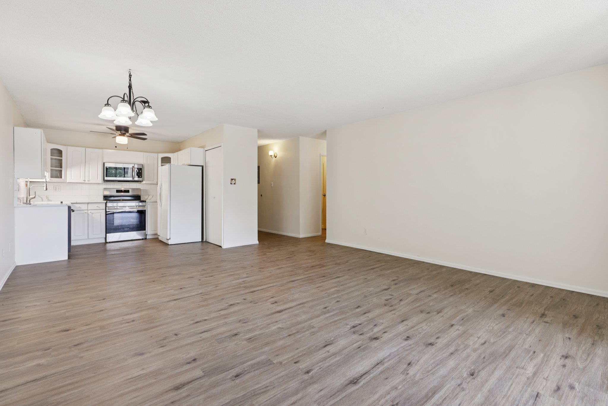 6-web-or-mls-6980 E Girard Ave-S1607-006.jpg