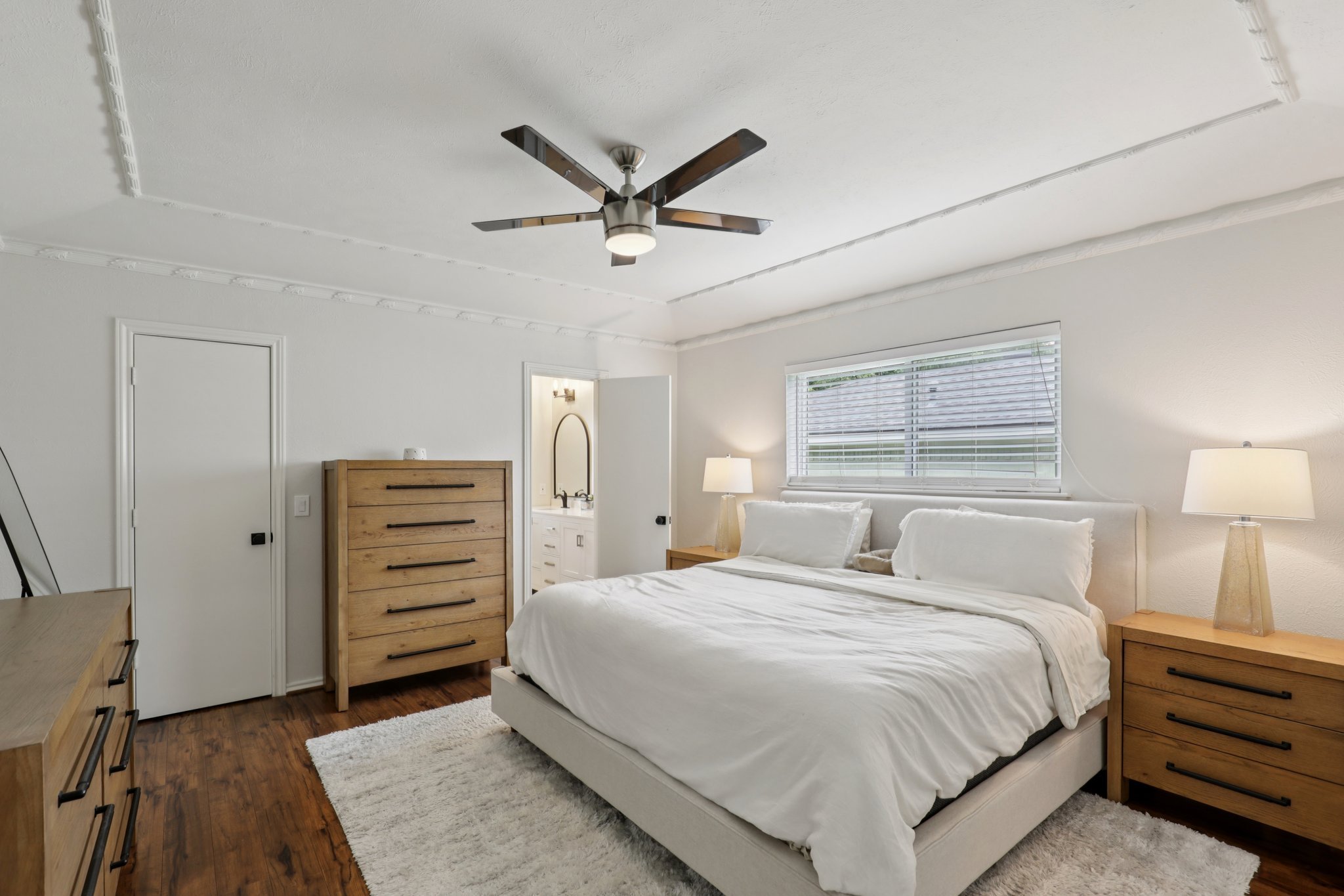 23-web-or-mls-Westlake Dr-1206-021.jpg