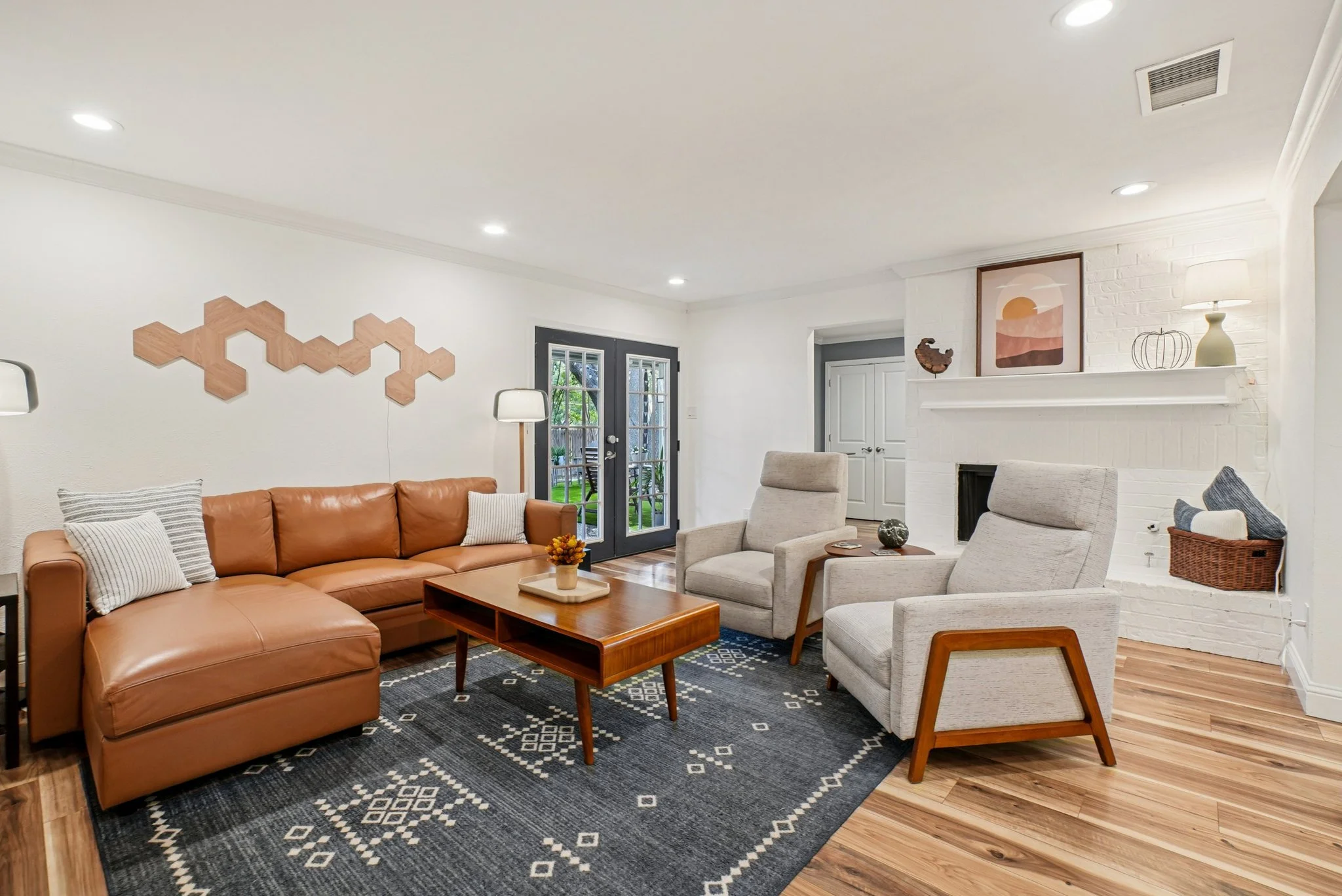 6-web-or-mls-Roxton Ct-S2410-006.jpg