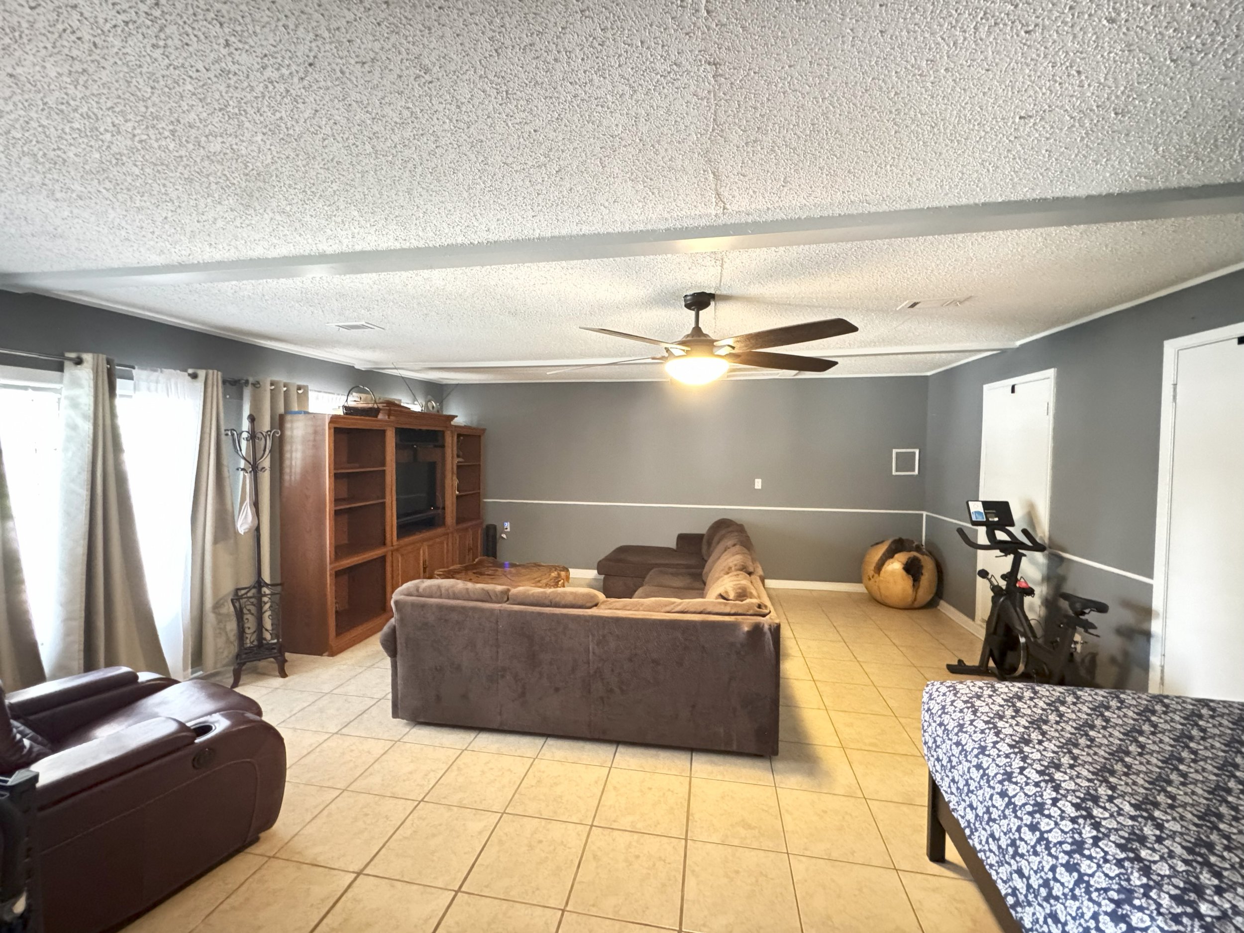 4. Family Room.jpeg