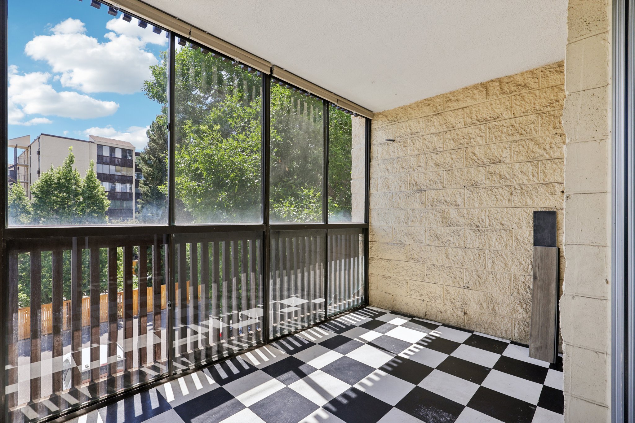 22-web-or-mls-6980 E Girard Ave-S1607-022.jpg