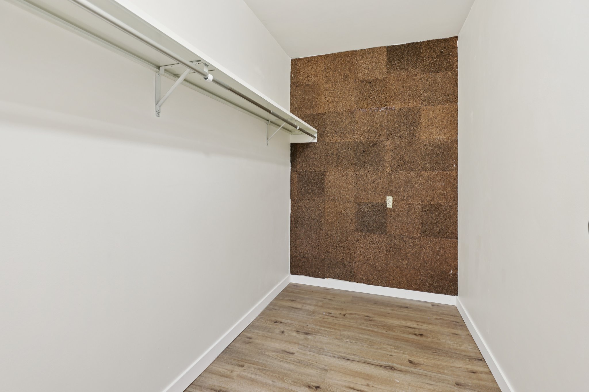 11-web-or-mls-6980 E Girard Ave-S1607-011.jpg