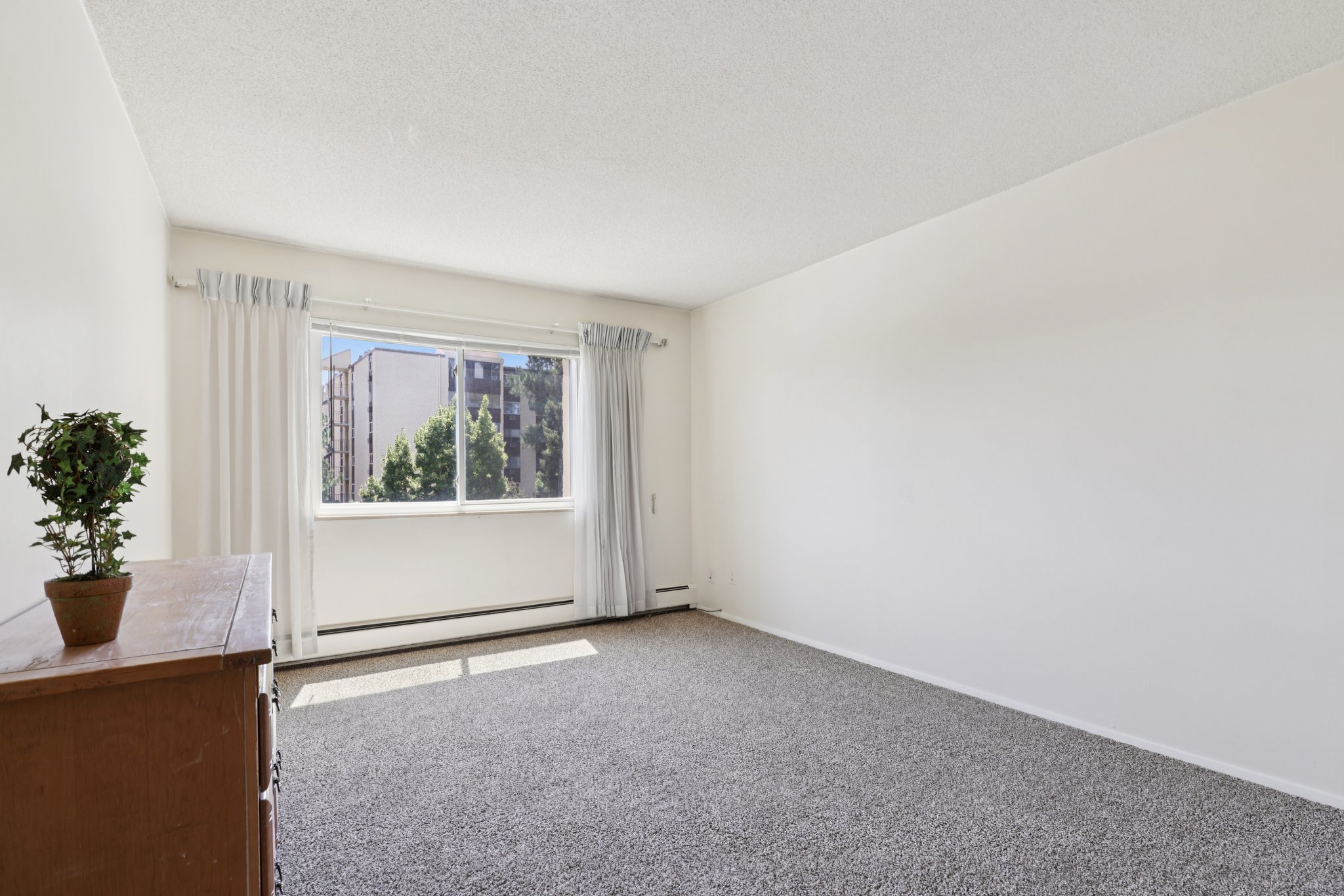13-web-or-mls-6980 E Girard Ave-S1607-013.jpg