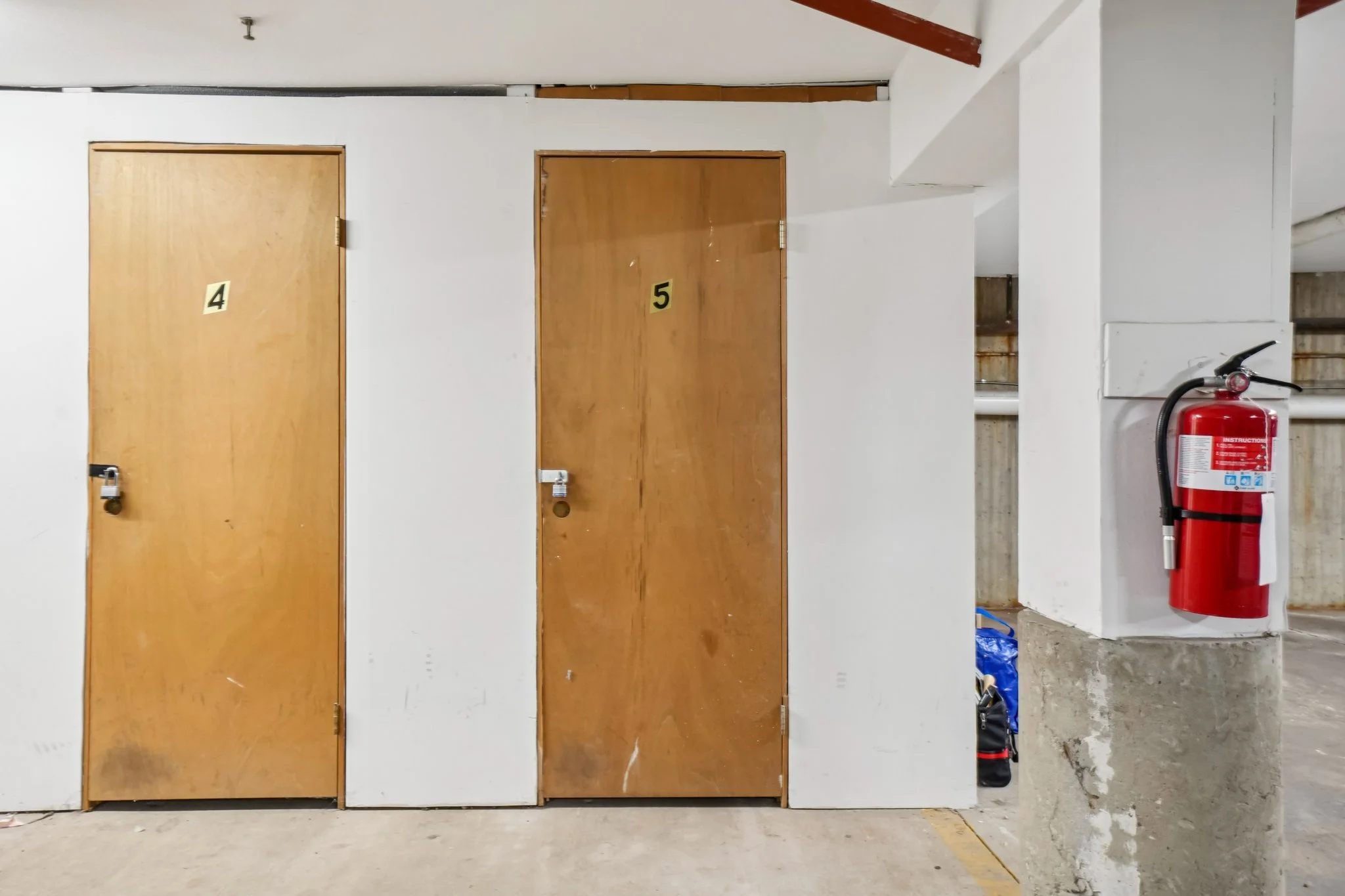 28-web-or-mls-W 31st Ave-S0811-028.jpg