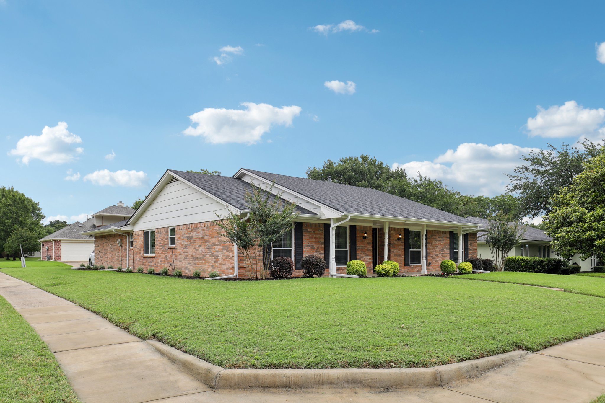 5-web-or-mls-Westlake Dr-1206-003.jpg