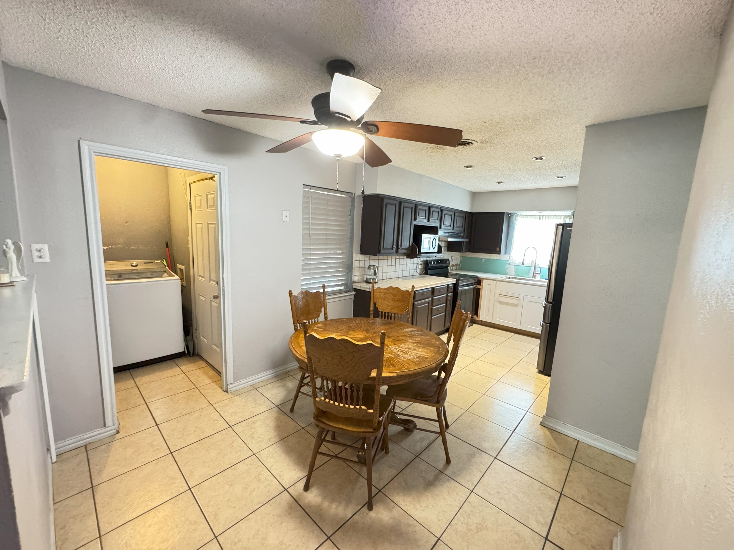 6. Kitchen.jpeg