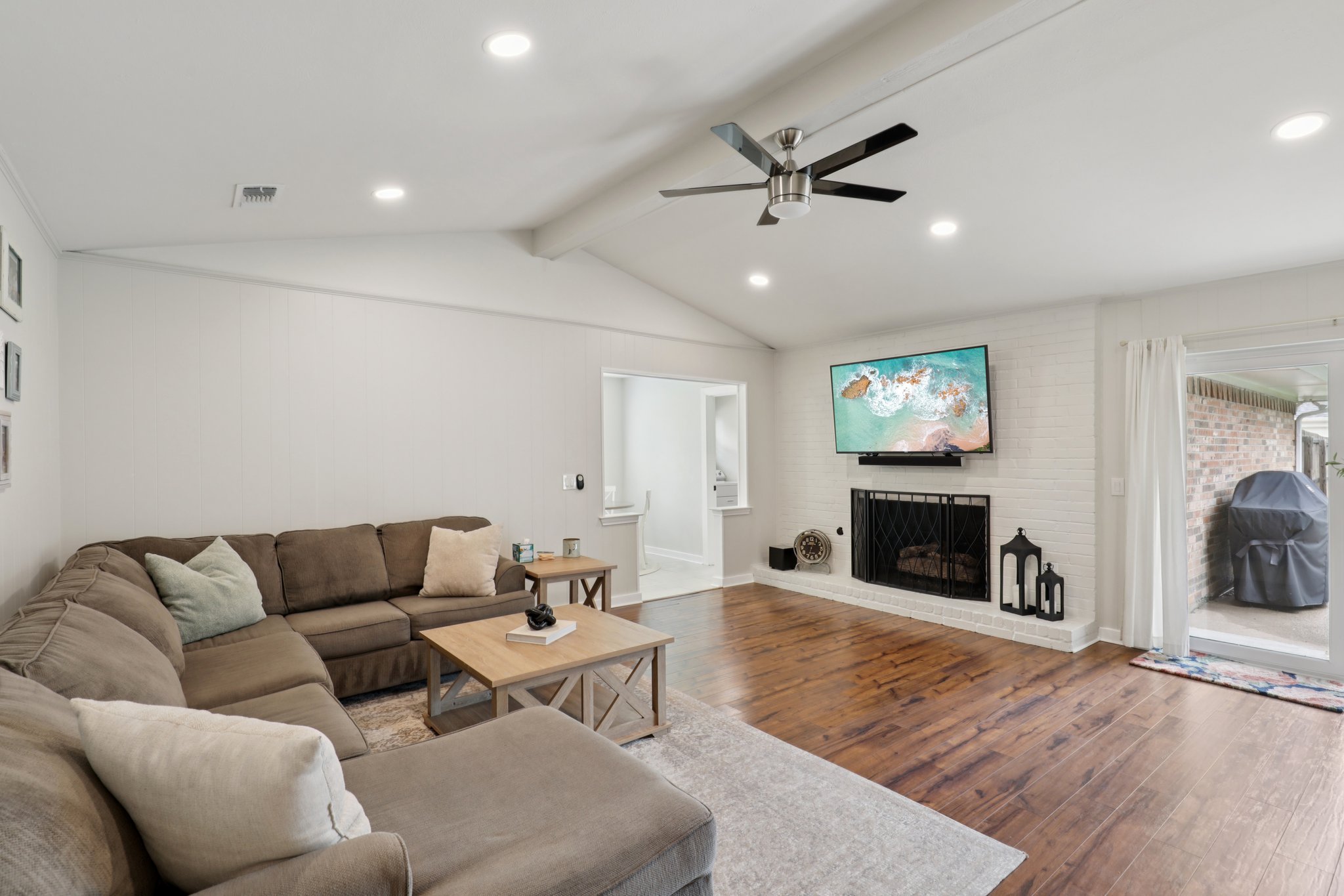 9-web-or-mls-Westlake Dr-1206-007.jpg