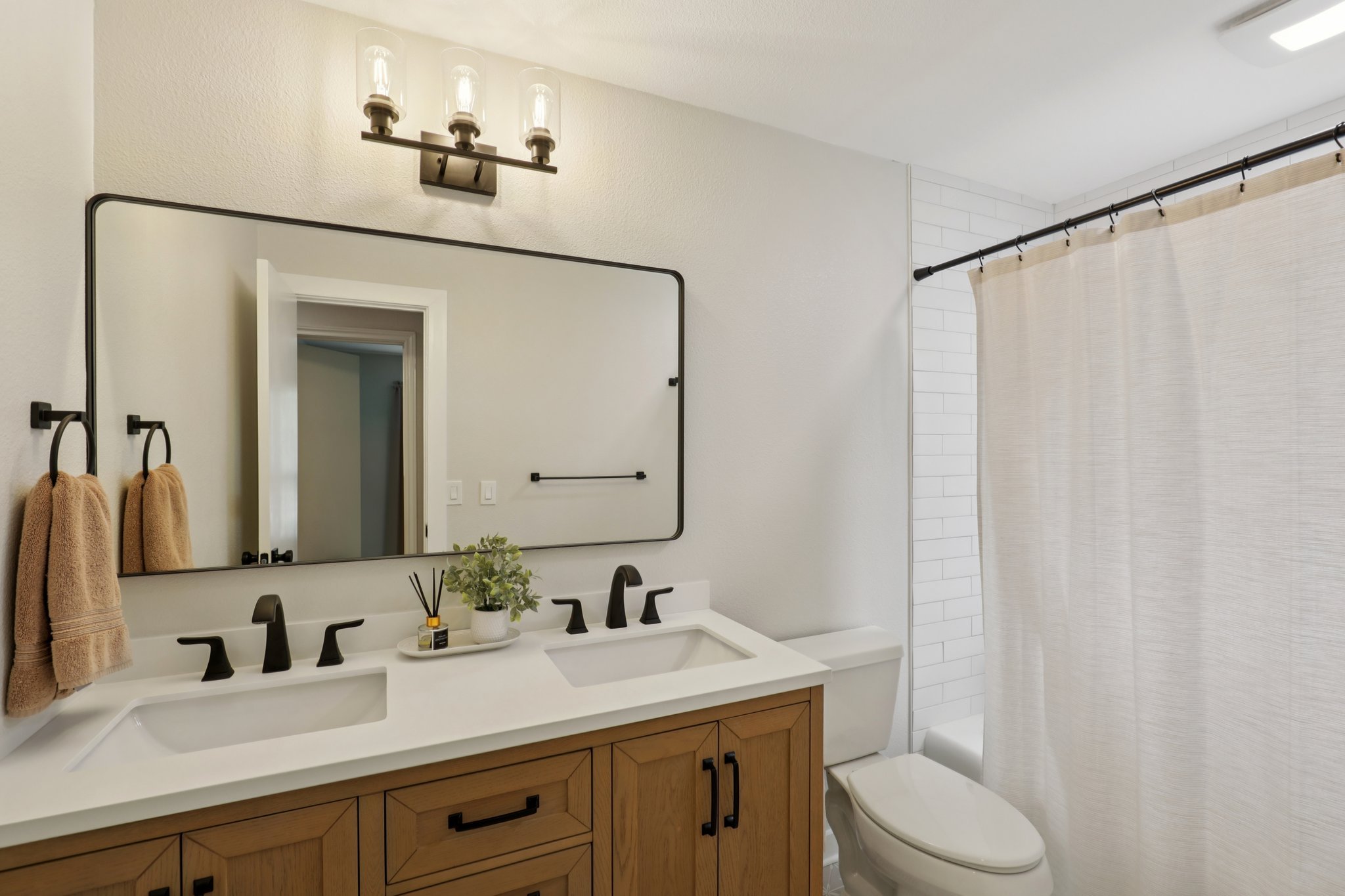 27-web-or-mls-Westlake Dr-1206-025.jpg