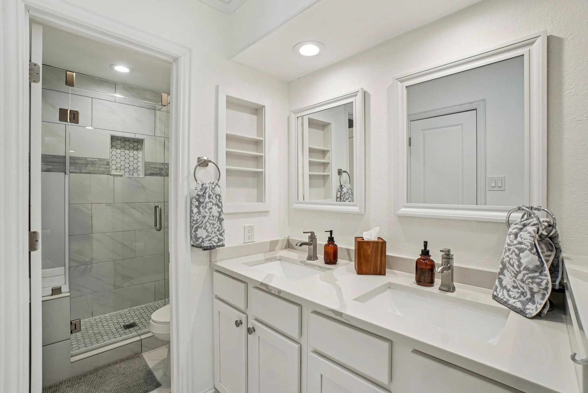 44-web-or-mls-Roxton Ct-S2410-044.jpg